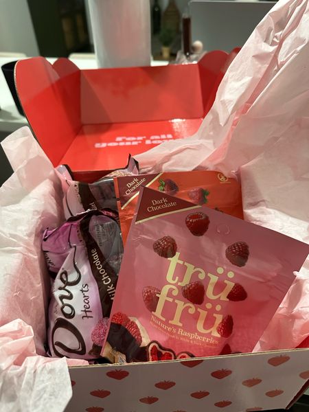Just got a pr box from @trufru and @dove ! Love these sweet treats for valentines! 

#LTKGiftGuide #LTKMostLoved #LTKSeasonal