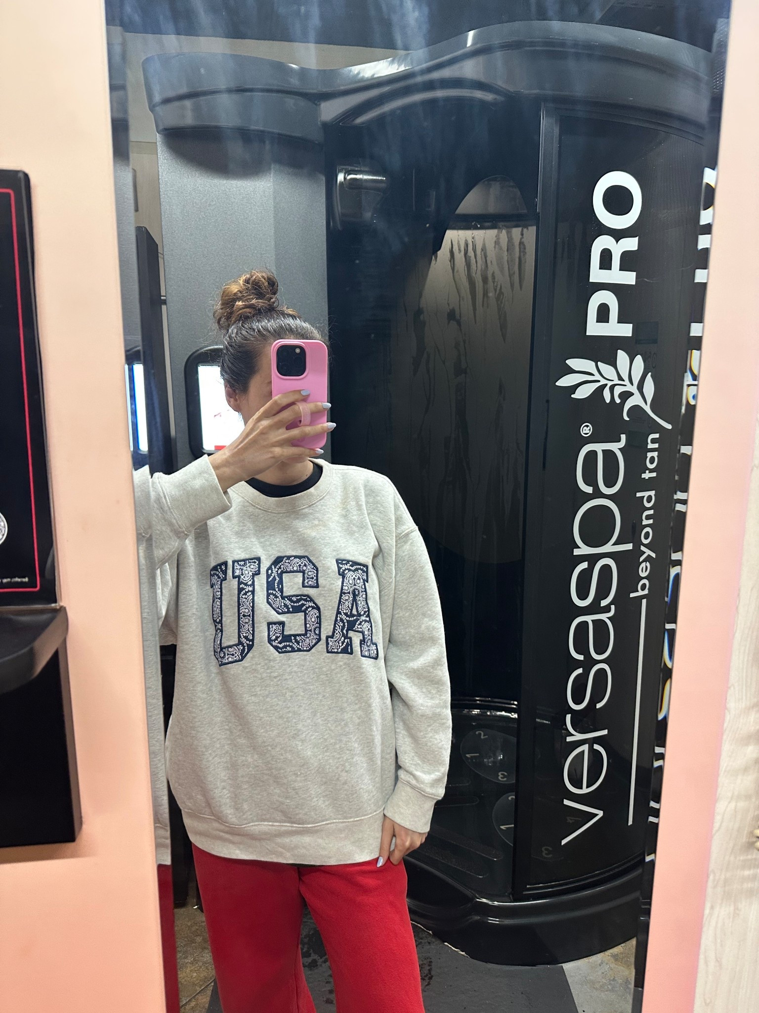 Spray tan OOTN
Abercrombie USA sweatshirt 
Abercrombie sweatpants 