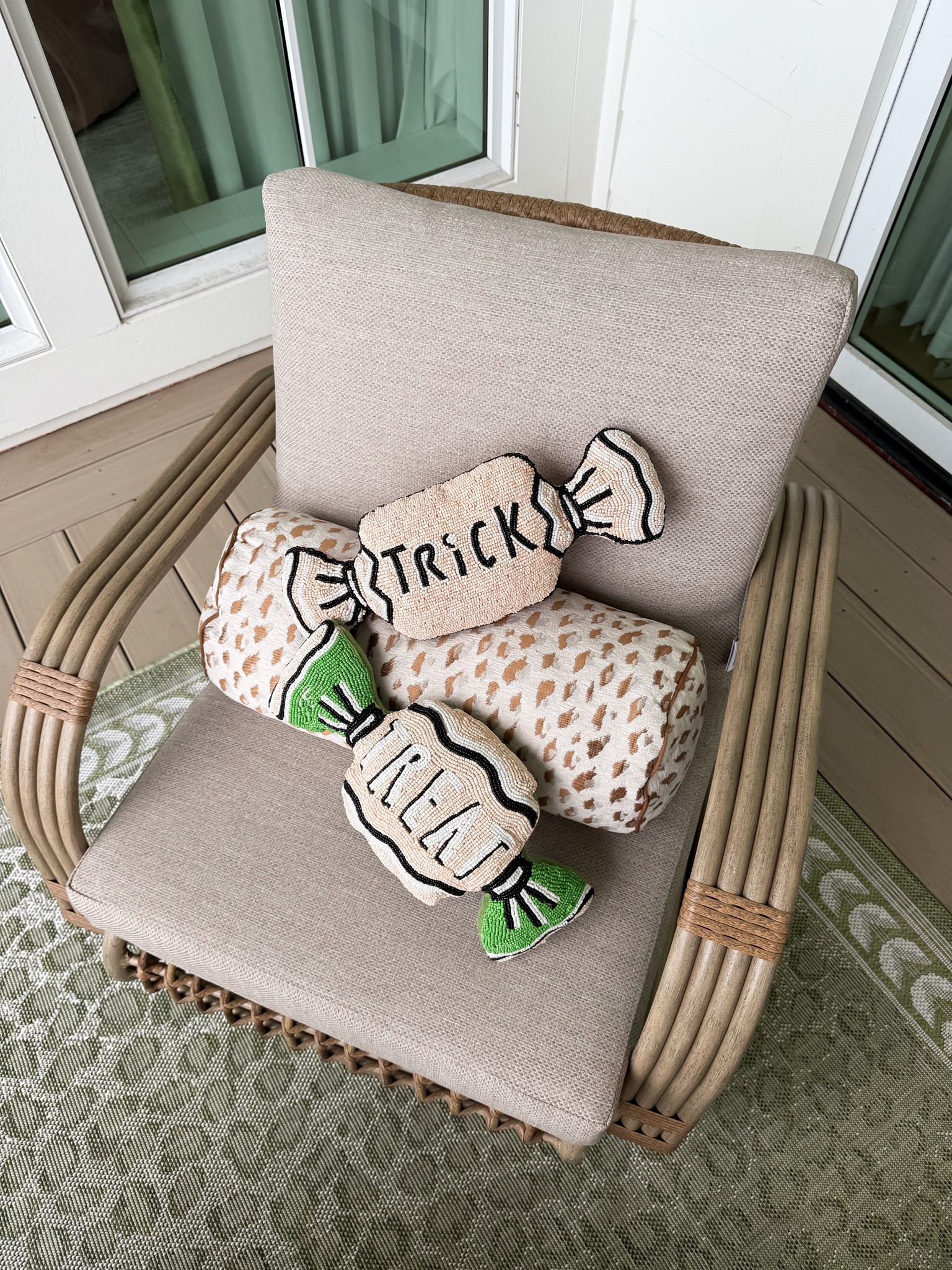 Obsessed with these pillows! So cute

#LTKHome #LTKSeasonal #LTKdayinmylife