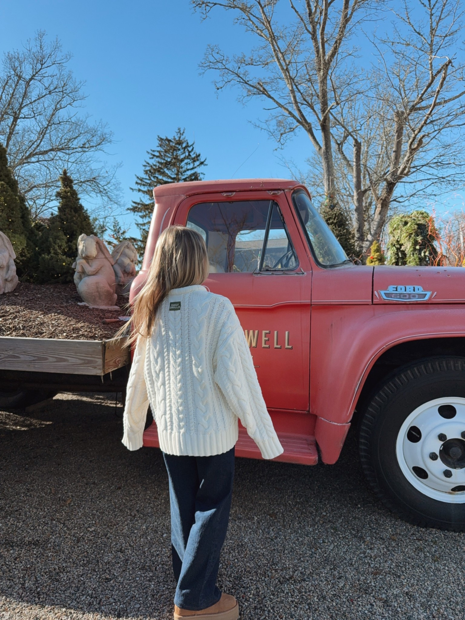 wearing a xs/ s in the sweater and 23 in jeans !!

#LTKootd #LTKHoliday #LTKU