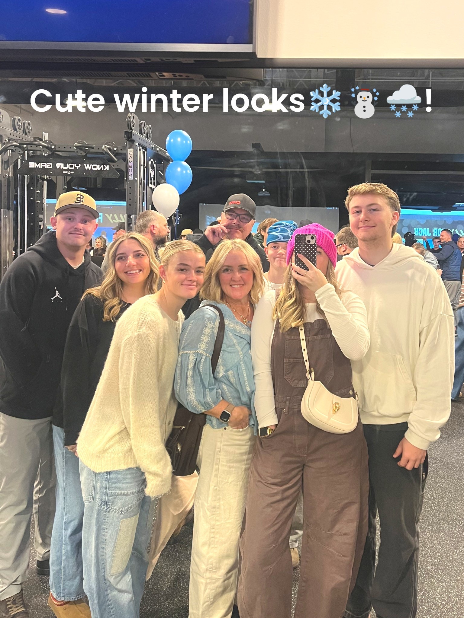 ❄️☃️🌨️cute winter fits for those of us in cooler climates {but Utah has been unseasonably warm}!
.
#winterootd #barrelloveralls #beanies #freepeoole #cyteoots #winterblue #wintercolors

#LTKOver40 #LTKSeasonal #LTKFindsUnder50