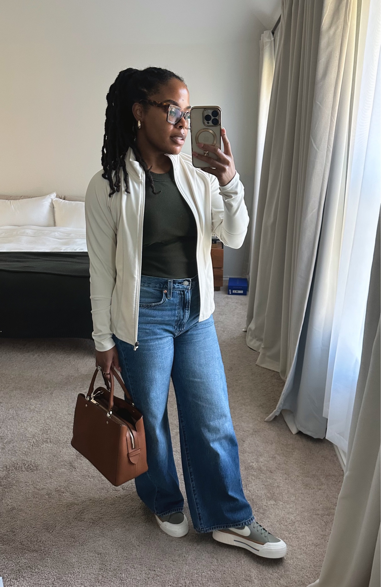 Casual errand outfit | I’m glad I took a chance on wide leg jeans. I think they’re my favorite now.

#LTKootd