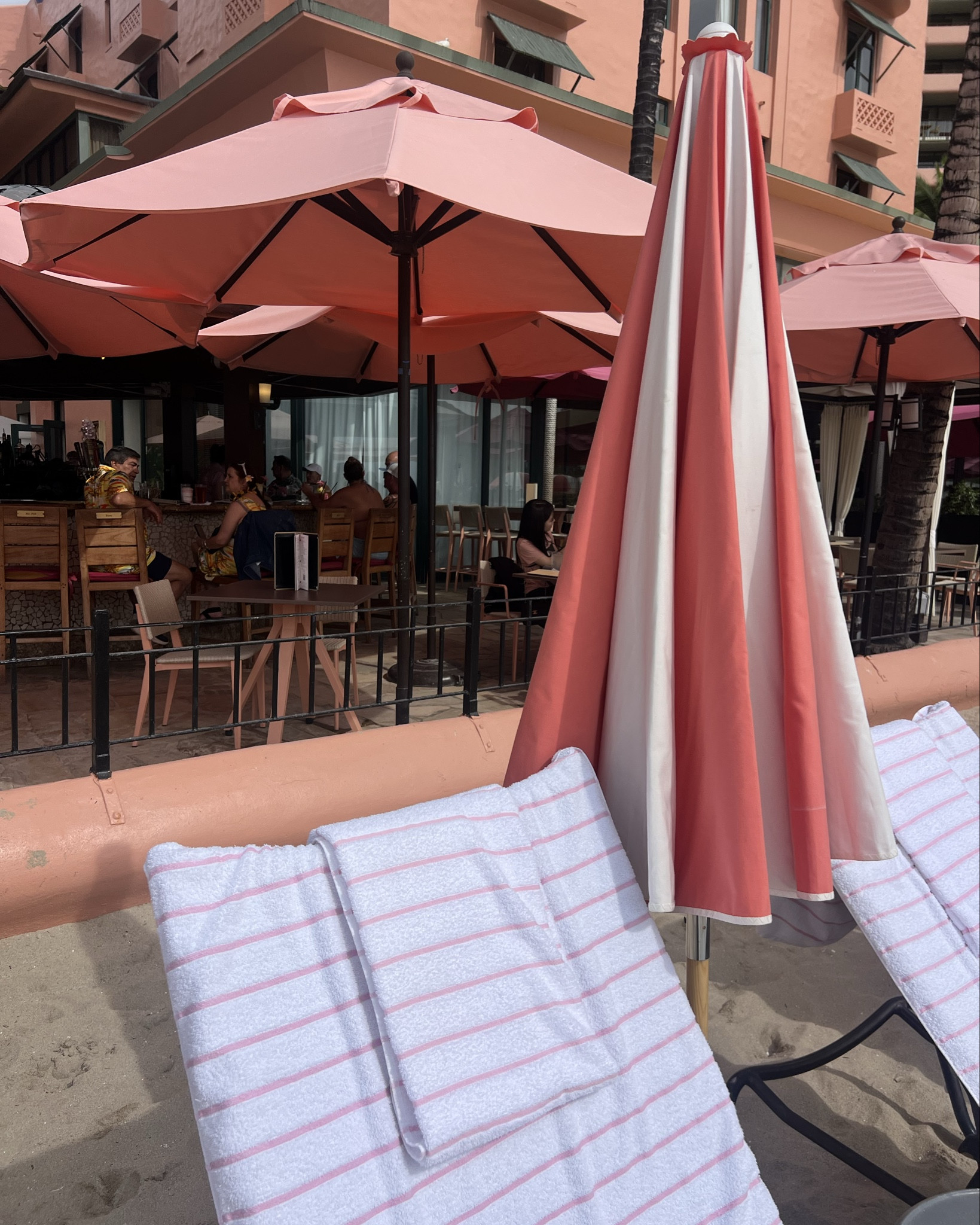 The Pink Palace 💖🌺
… a stroll through the beach of the Royal Hawaiian (known as the pink hotel on the beach!) made me want some of their beach towels. Linking some close in look! 


#LTKHome #LTKFindsUnder50