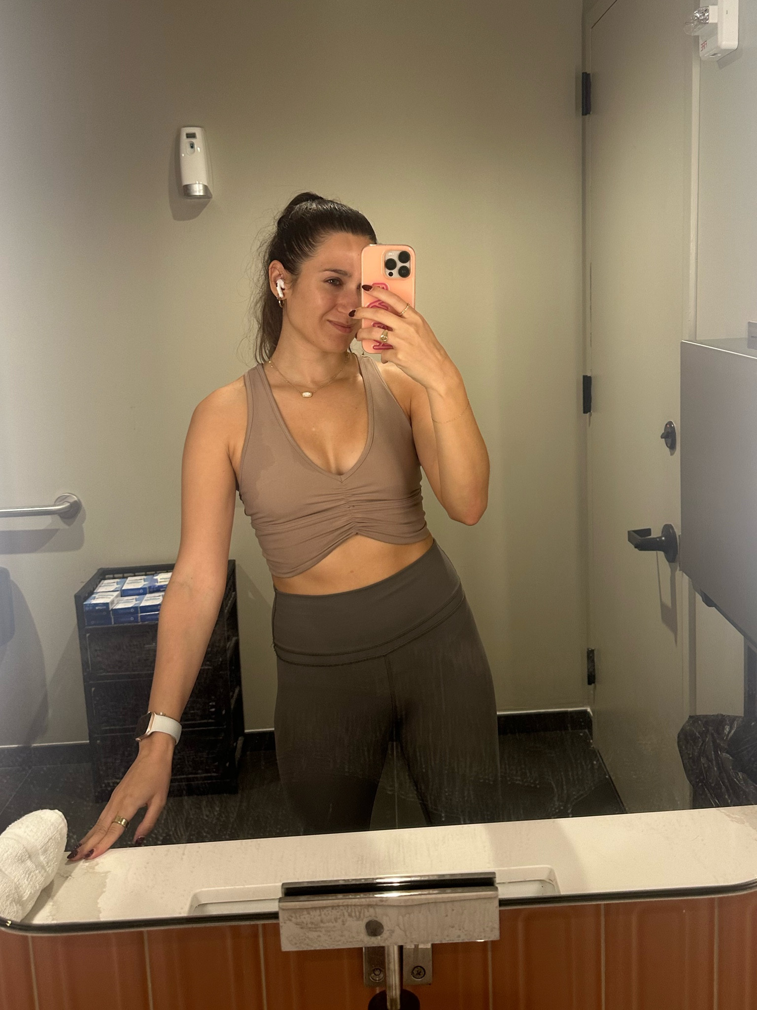 Hot yoga ootd 💚🙏✨ the BEST lulu dupe leggings (size S) & comfiest sports bra  