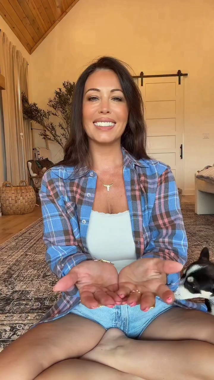 40-year-old mom of 6 checking in. 🙋🏻‍♀️
No complicated routine.
No hour-long skincare ritual.
Just a few products I actually enjoy using consistently.
The little habits really do add up. 🤍
If you’re curious about everything I used today, comment SKIN and I’ll send you all the details. #AnuaPartner #GlassSkin #PDRN #KBeauty #SkincareRoutine

#LTKootd #LTKBeauty #LTKselfcare