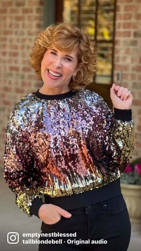 Christmas party top, Christmas party look, Christmas party outfit, NYE party outfit, NYE party look, NYE party top, NYE outfit, NYE look, sequin top, sparkly top, sale top

This fun top is perfect for a holiday or NYE party! It’s 30% off today only with code HOLIDAY30 (along with the entire holiday collection at Avara)!