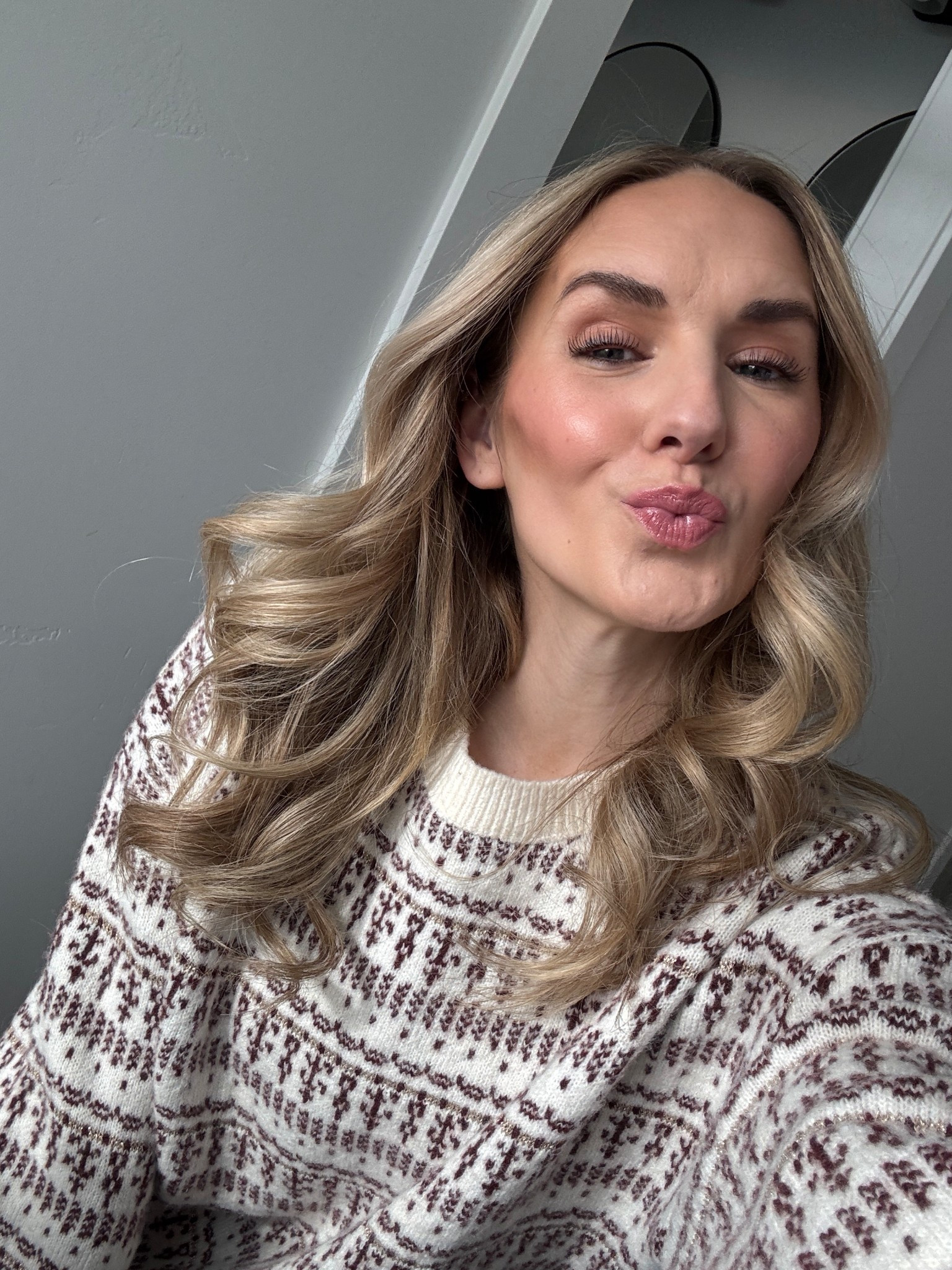 makeup of the day - hair curling blow out 

#LTKBeauty