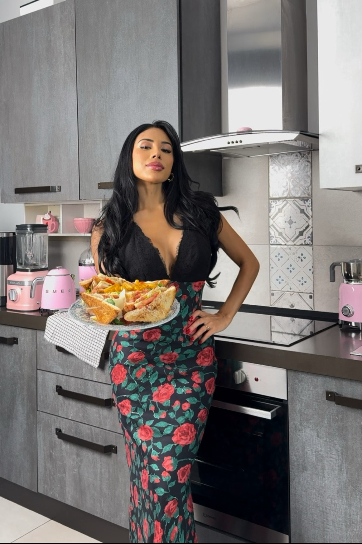 Back in the kitchen wearing this wonderful dress 🌹perfect for a datee

#FashionMonth #LTKpartywear #LTKautumn