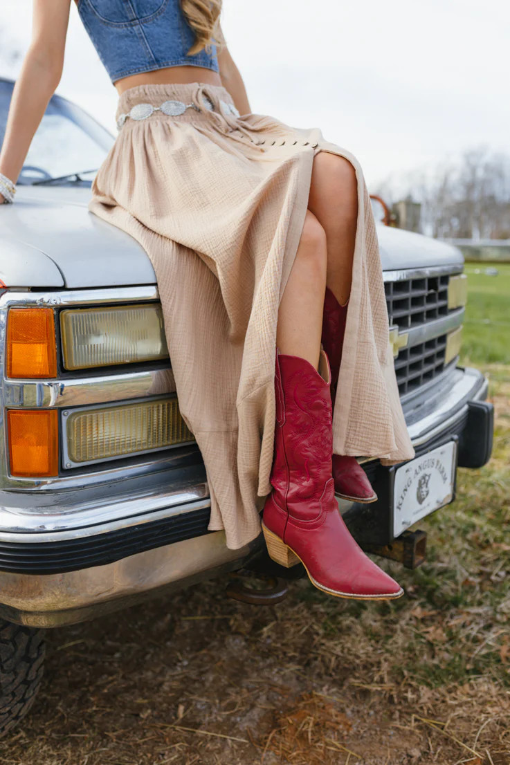 Pulling Them Off Cowboy Boots | Vestique