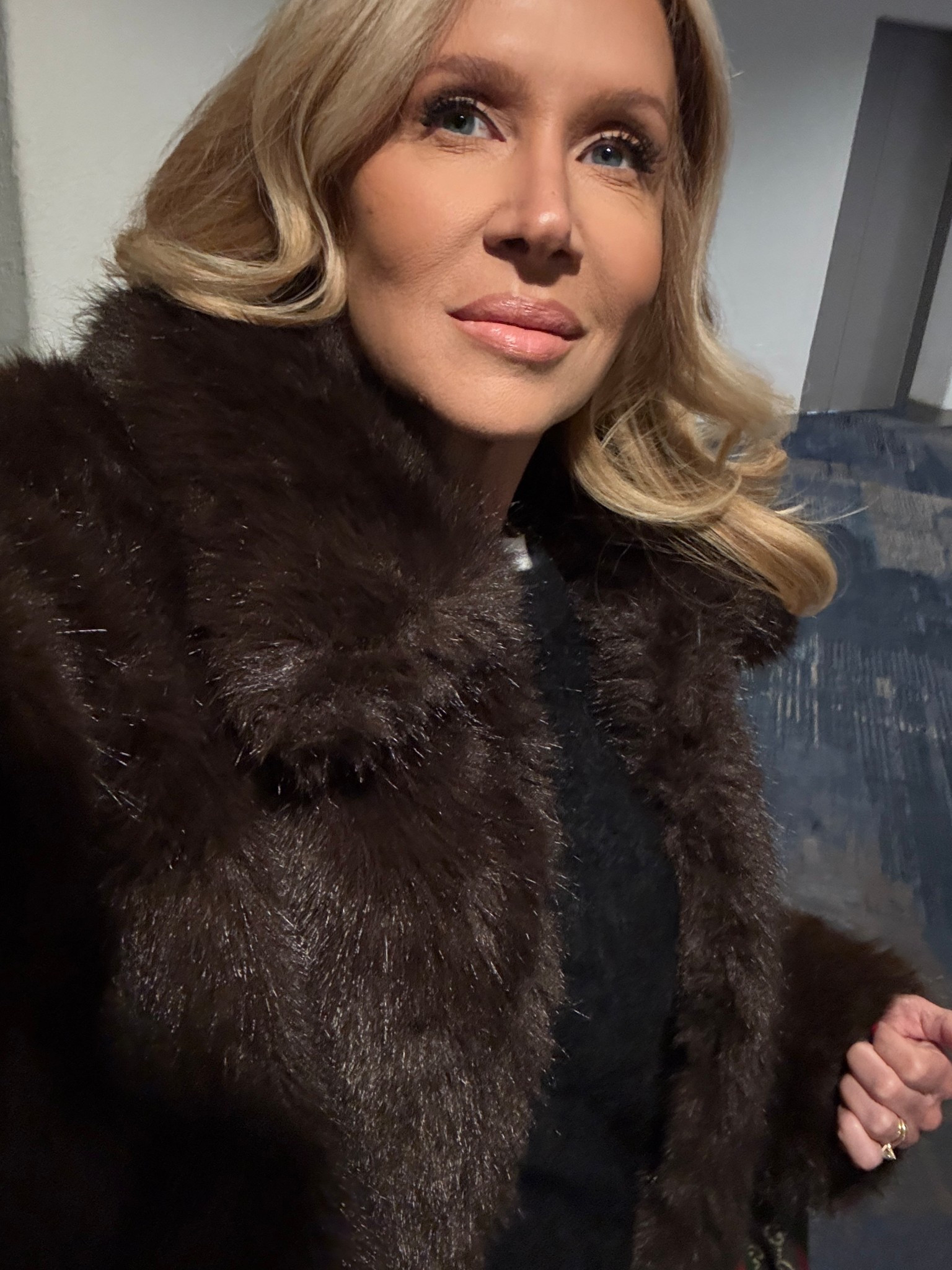 #ad @aritzia #aritziapartner #paidlink 🐯 It’s time for faux fur and cashmere and there is no better place than Aritzia 🥰 I have linked my latest must haves below 😘

#LTKCyberWeek #LTKHoliday #LTKOver40