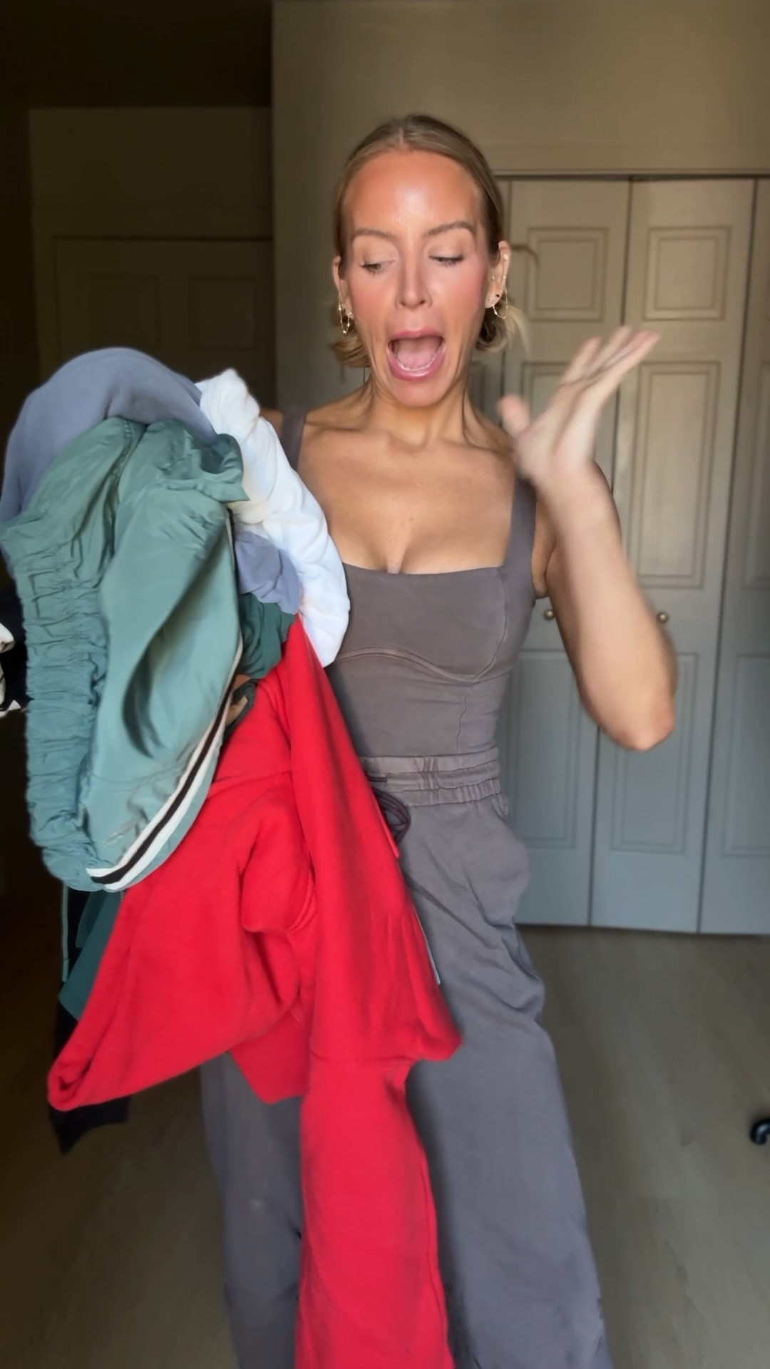 I love a little FP Movement try on 🤌🏽
#fpmovementpartner  @fpmovement 

Jumpsuits: 
Mock neck sweatshirt set: small 
Tanks: XS/small
Fleece pullover : small 
Tank jumpsuit: small 
Off the shoulder jumpsuit: xs
Hoodie: small
Baggy sweats: xs
Track pants: small 
Shorts: small
Long sleeve top: small 