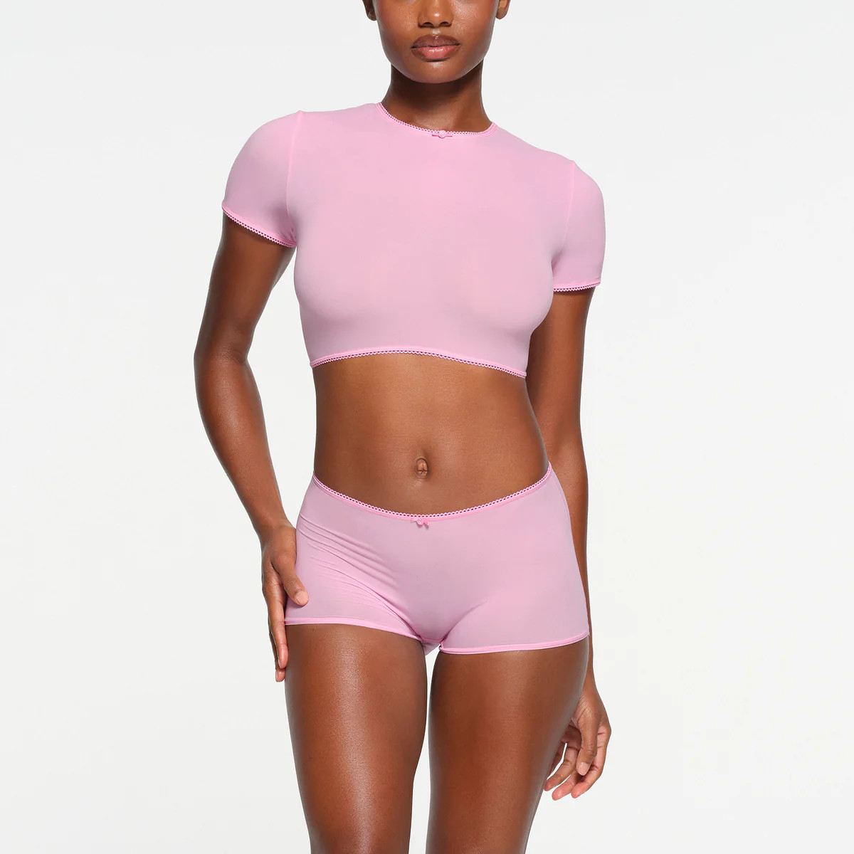 FITS EVERYBODY PICOT TRIM SUPER CROPPED T-SHIRT | BUBBLE GUM | SKIMS (US)