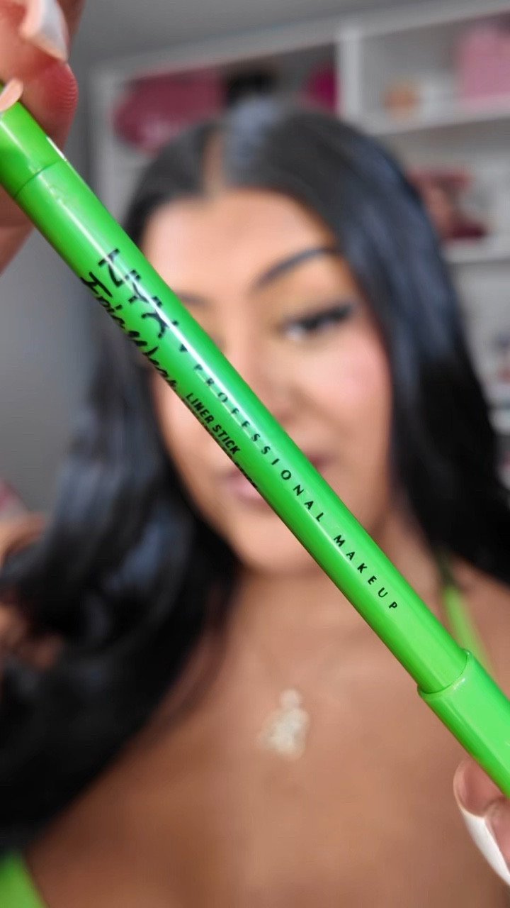 quick and easy eyeshadow hack for a pop of color this summer✨🤌🏽 

#LTKBeauty #LTKFindsUnder50 #LTKFindsUnder100