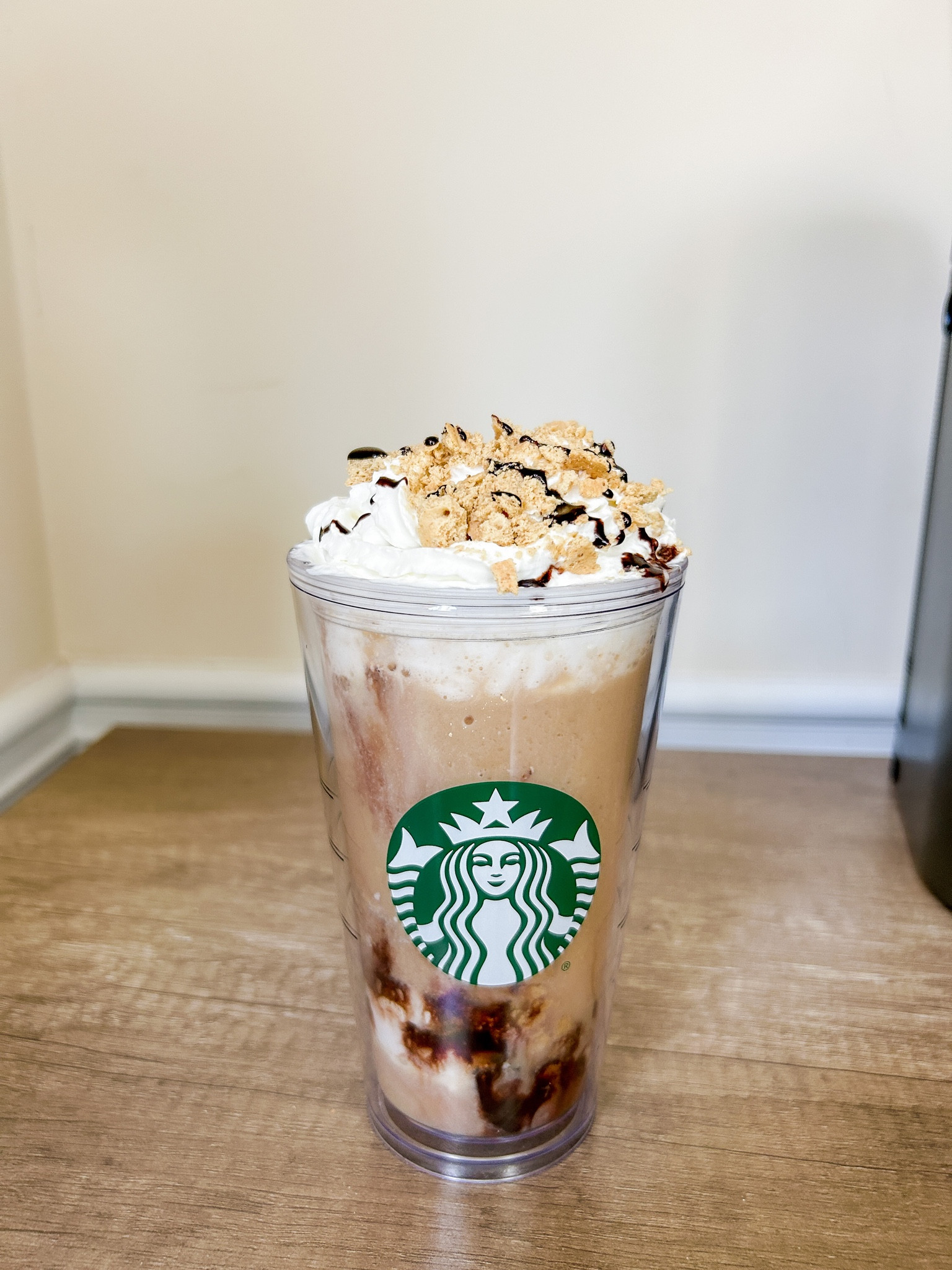 Starbucks S’mores Frappuccino 😋
#coffee #coffeefinds #homefinds #rommdecor #apartmentsetup #coffeebar #barcart #starbucks

#LTKFind #LTKSeasonal #LTKunder50