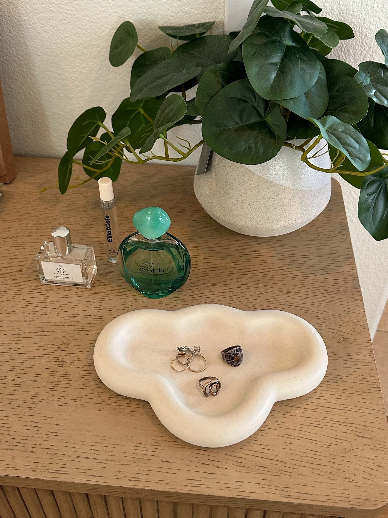 This cloud dish would be a great under $25 gift for the holidays! Such an easy way to decorate 🤍

#LTKHome #LTKFindsUnder50 #LTKGiftGuide