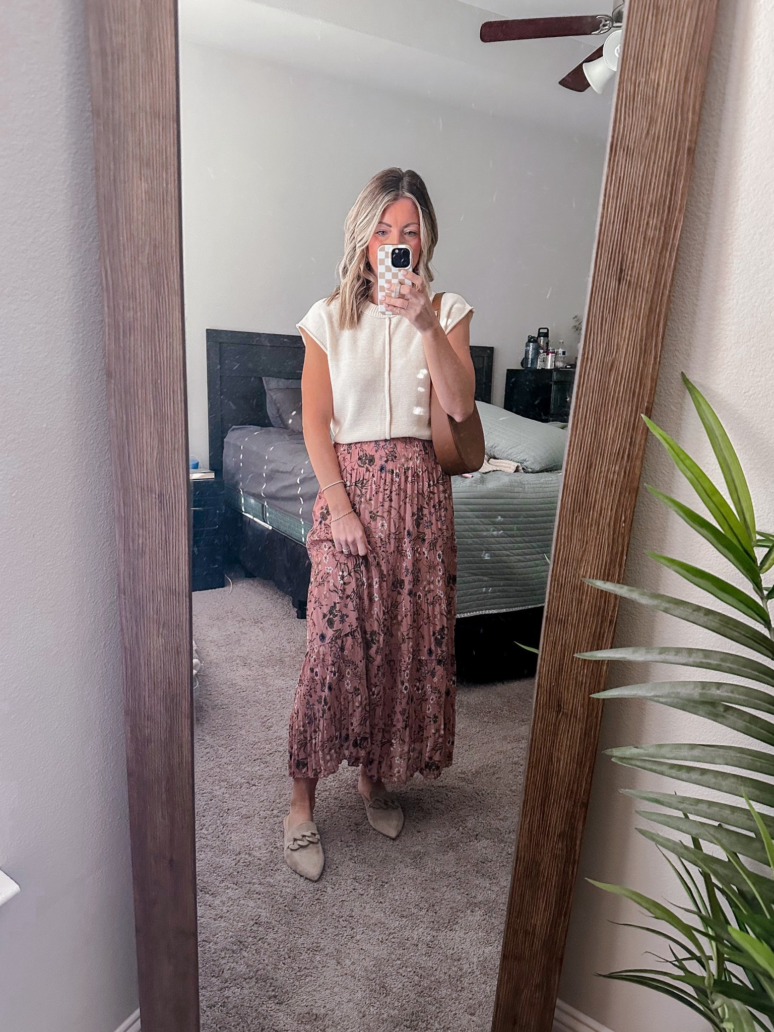 church outfit this morning ⛪️ 


fall family photos, fall outfit, Amazon outfit, affordable outfit, sweater top, fall skirt, Amazon purse 

#LTKWorkwear #LTKFindsUnder100 #LTKSeasonal