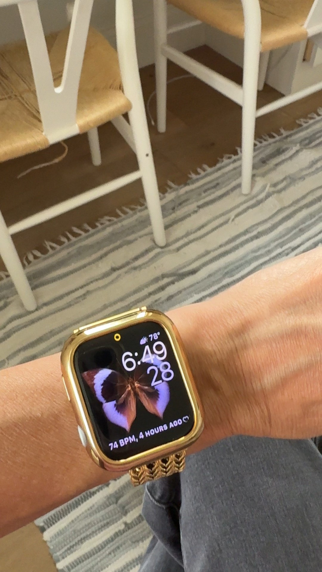 	•	Complete Luxury Upgrade for Your Apple Watch – Transform your Apple Watch with this premium bundle featuring a gold stainless steel band and a matching gold protective case. Elevate your style with a sleek, polished finish while ensuring durability and comfort.
	•	Premium Stainless Steel Strap for a Chic Look – The adjustable gold metal bracelet is designed for elegance and comfort, fitting wrist sizes from small to large. The secure clasp ensures a perfect fit while complementing both casual and formal outfits.
	•	Glossy XOXO Protective Case for Maximum Safety – The gold luxury cover shields your Apple Watch from scratches and daily wear while maintaining full functionality. Crafted from lightweight yet sturdy metal, it offers superior protection without adding bulk.
	•	Perfect Gift for Stylish & Active Women – Whether for a birthday, anniversary, or special occasion, this Apple
