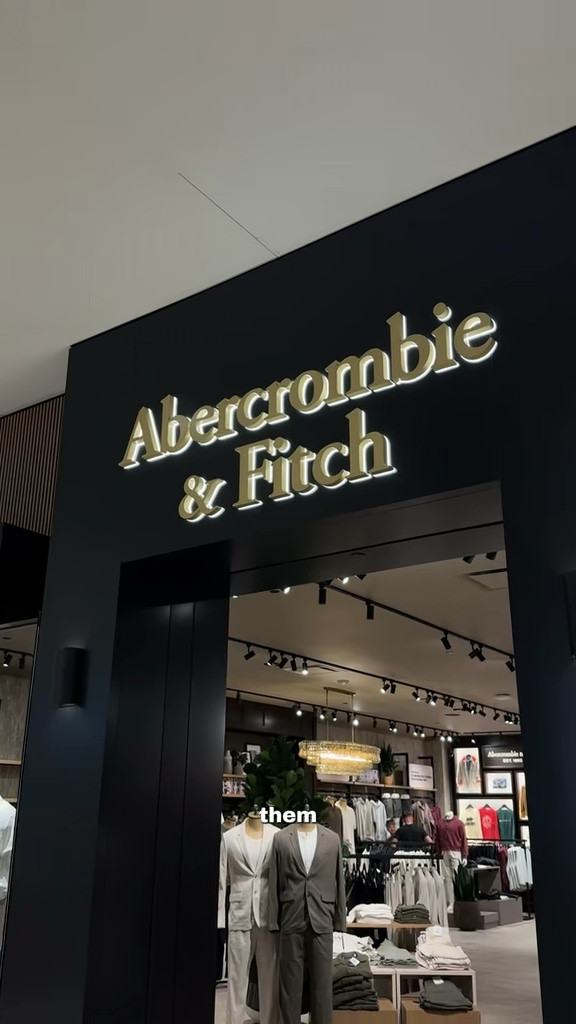 @abercrombie just opened at CF Chinook Centre in Calgary and I am so excited to be able to shop and try on things again! 

90s straight jeans size 26
90s relaxed size 25
Tops size XS
Activewear top is a size XS but would size up to a small. It felt tight across the arms.

#LTKcanada #LTKsummer #LTKjeans