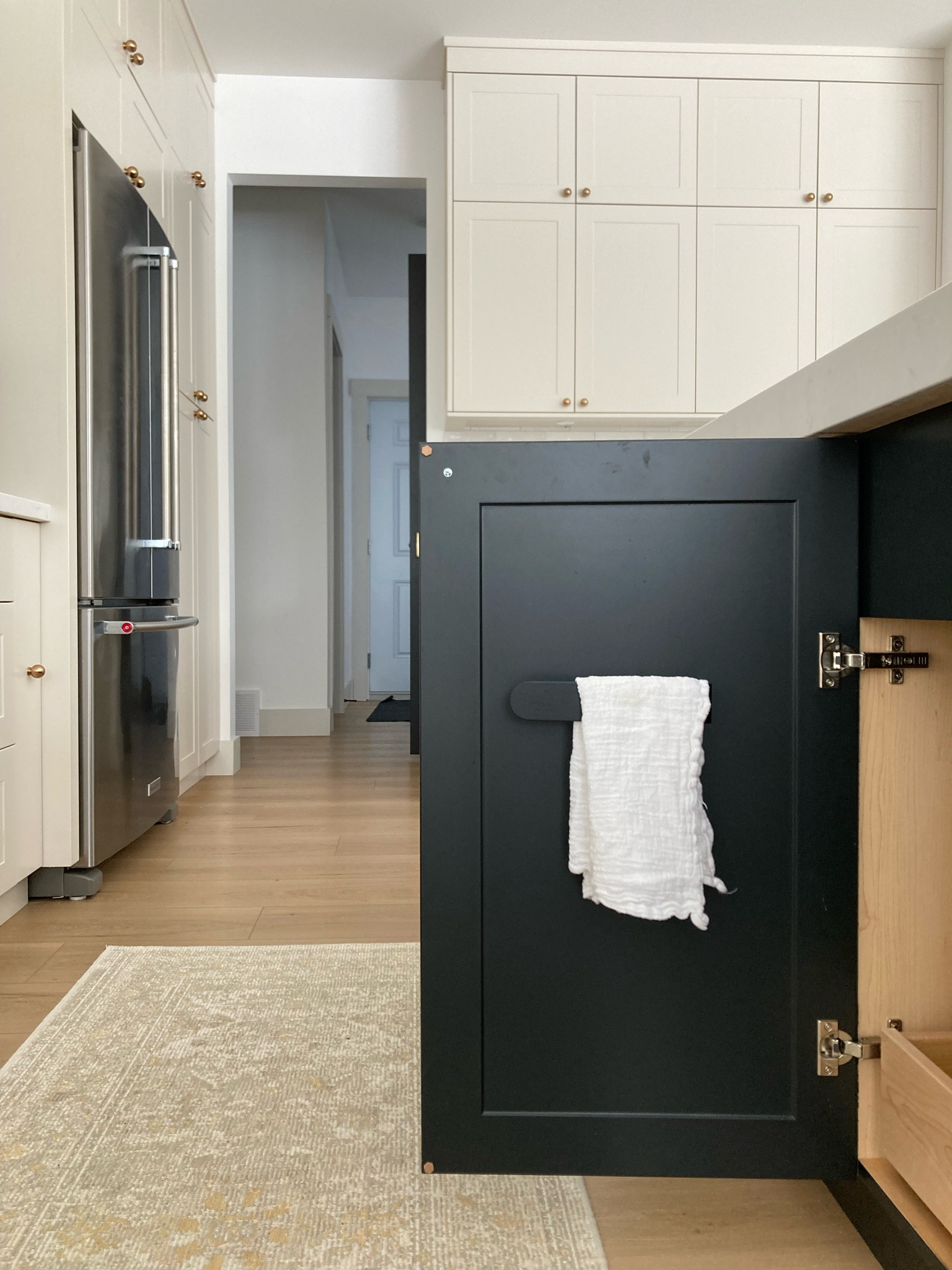 Sunday Amazon find- this cute little towel holder for under my kitchen sink.
.
.
.
#kitchenhack #kitchenstorage #kitchendesign #kitchen #kitchencabinets #kitchencleaning #amazonfind #kitchenhardware #kitchenrug #amazoncanada #amazon #amazonfind

#LTKhome