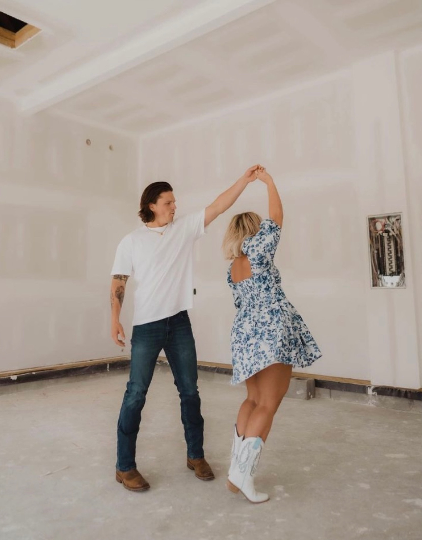 Puff sleeve floral dress 💙🌸🤍

Dress // medium regular 

#summerinspo #LTKseasonal #midsize