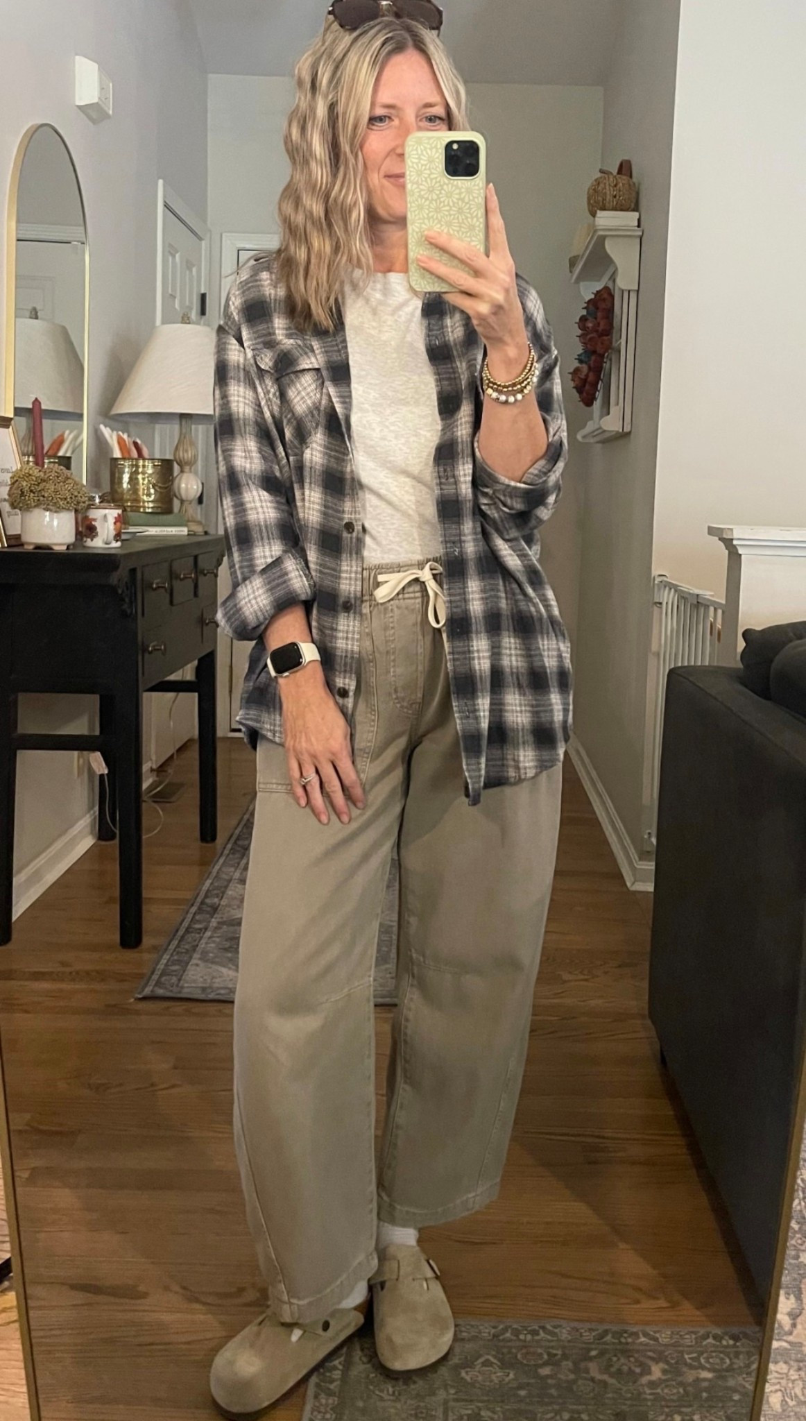 Gap pull on barrel pants are currently 60% off! 

Pants-Small
Target flannel-medium
Old Navy tee-medium 

#LTKSeasonal #LTKootd #LTKSaleAlert