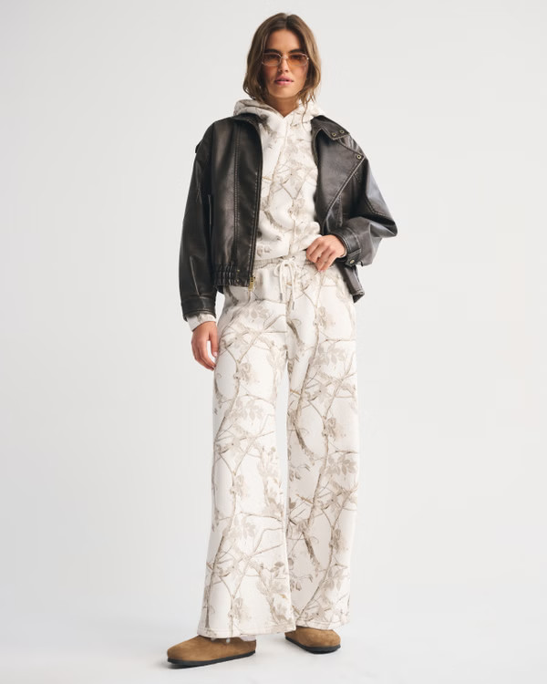 High Rise Sunday Wide Leg Sweatpant | Abercrombie & Fitch (US)