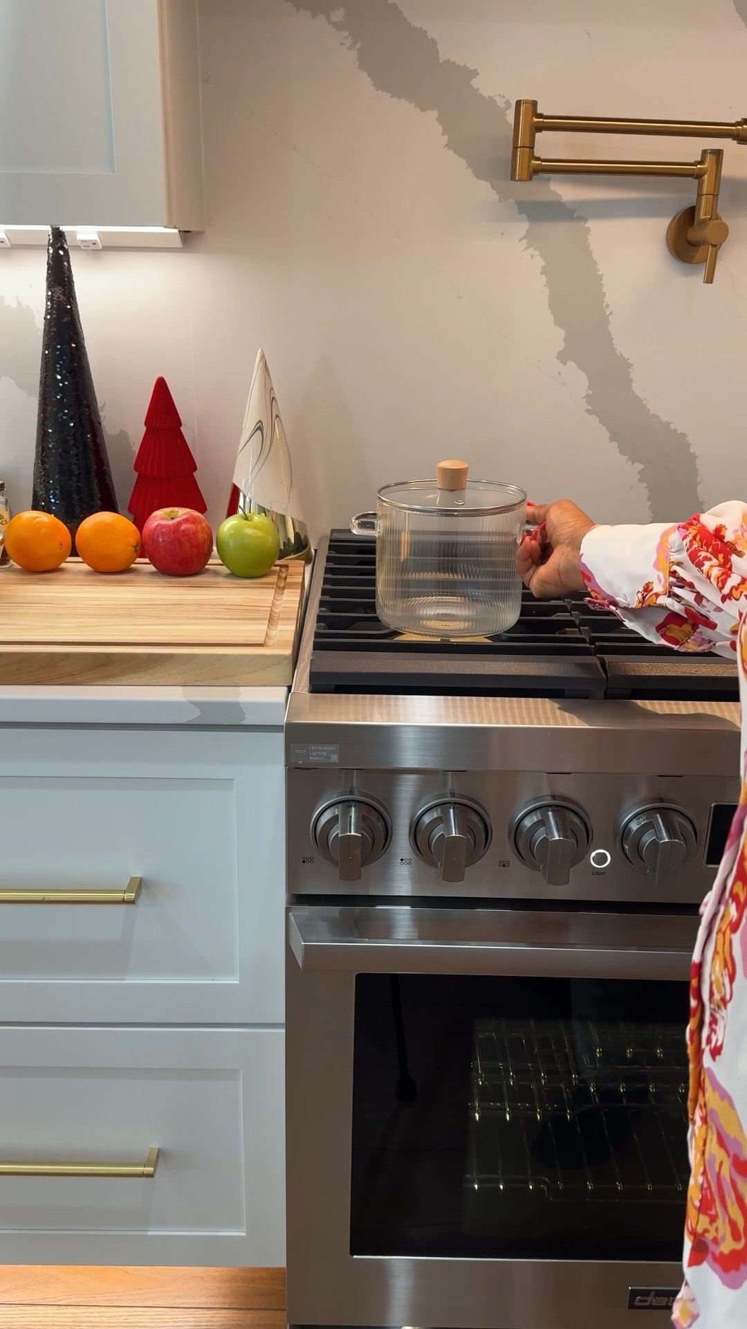 A simmer pot to fill your home with the lovely aroma of fresh herbs and fruits. Shop pot below 

Simmer pot home decor holiday season 

#LTKHoliday #LTKHome #LTKFindsUnder50