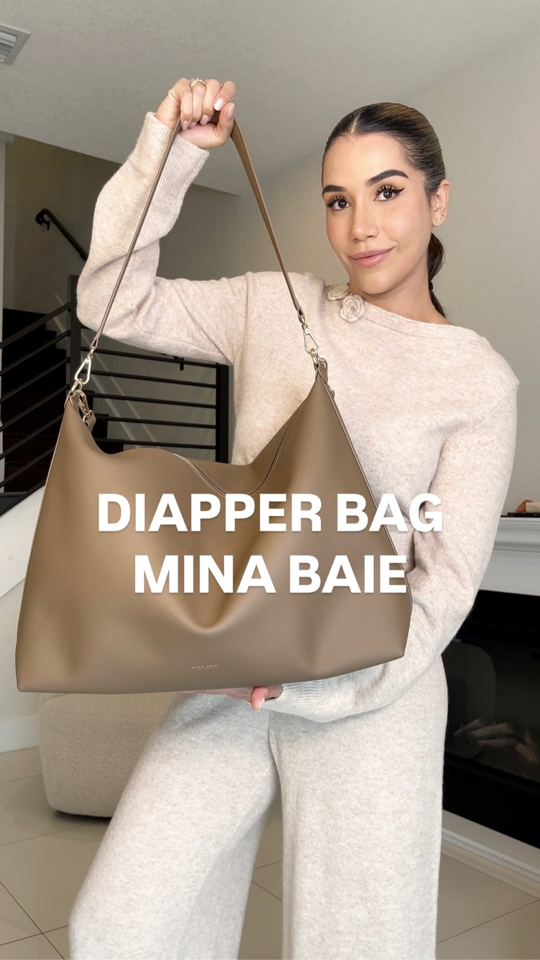 POV: te convertiste en mamá, pero seguiste con estilo, edicionnnn pañalera coqueta 💅👜
La famosa MINA BAIE sacó su nuevo estilo SIENNA y aquí te muestro cómo se ve:
9 bolsillos, cadena para poner tus llaves y con todo lo que necesitas adentro de ella 🐻✨🤍🍼   

@minabaie  #minabaie  #Ad #diapperbag  #MomLife #MomEssentials #NewMom 
#BabyEssentials
