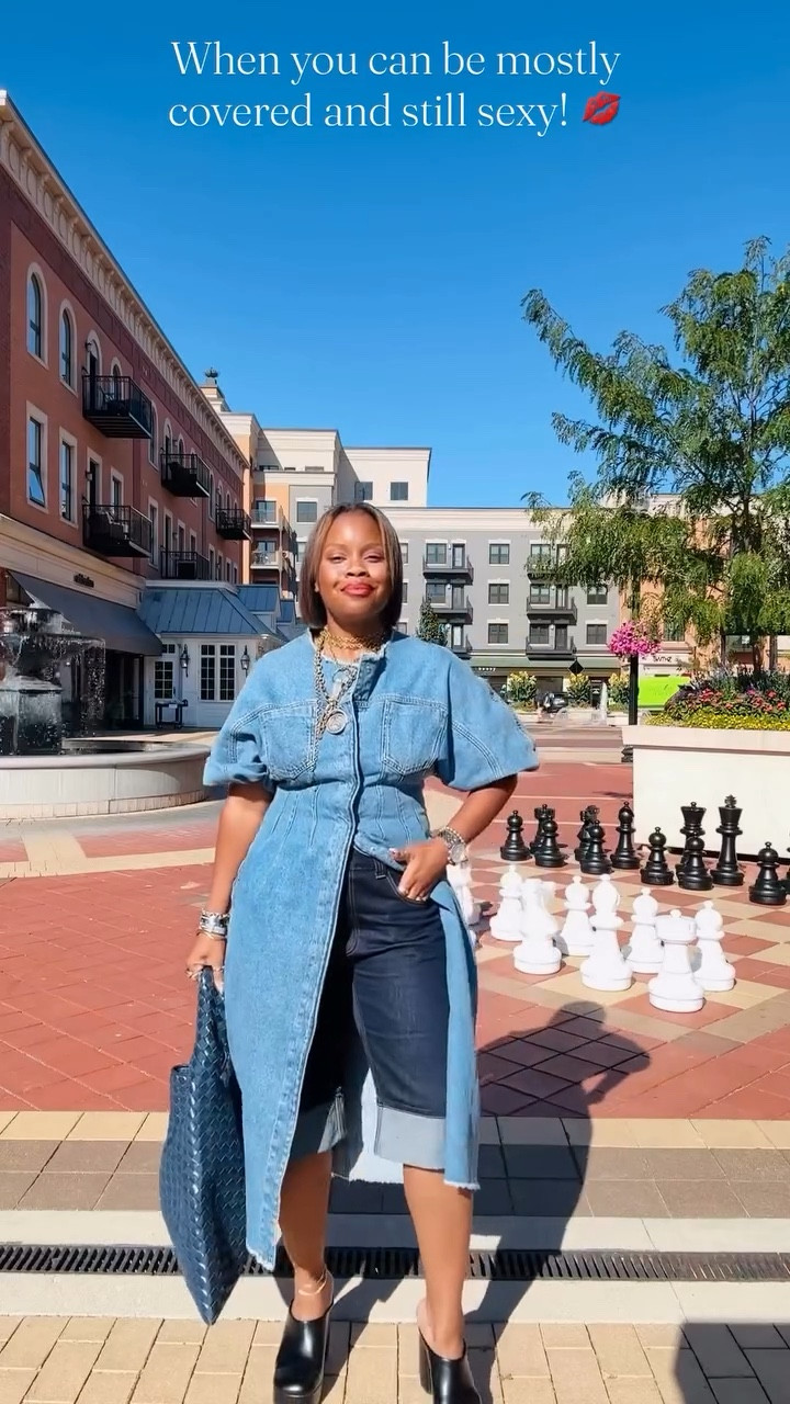 Hey girl! Serving denim today with a side of layers! I love layering under midi and maxi dresses that button down! Just a lil slit to see the shorts! 💙 What y’all think? I love it! Everything is old (but the purse) and shopping my closet!