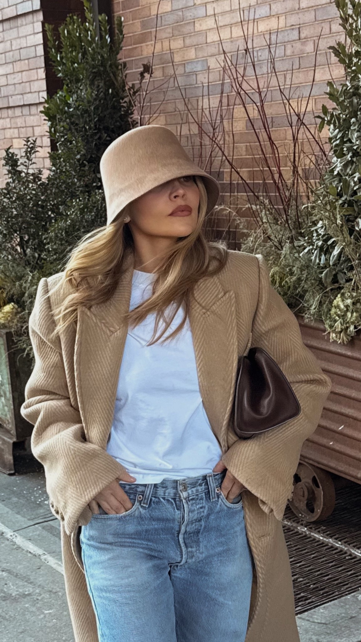 OOTD 

The long sleeve  tee I never stop wearing 
Xs 
Coat runs huge! but heavy & warm wearing xxs 
