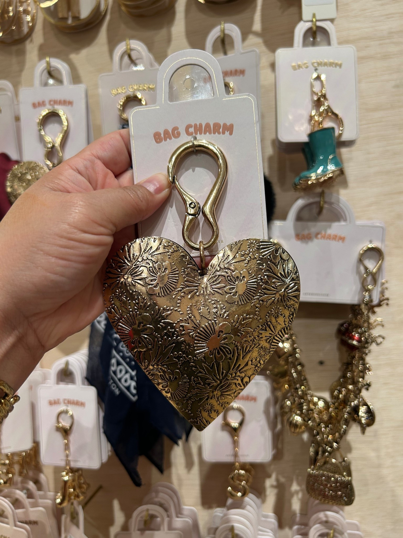 Large Embossed Metal Heart Bag Charm

anthropologie | purse charm | heart purse charm | heart gift | holiday gift guide | gift ideas | charms | accessories 

#ltkholiday #ltkcyberweek #ltkgiftguide