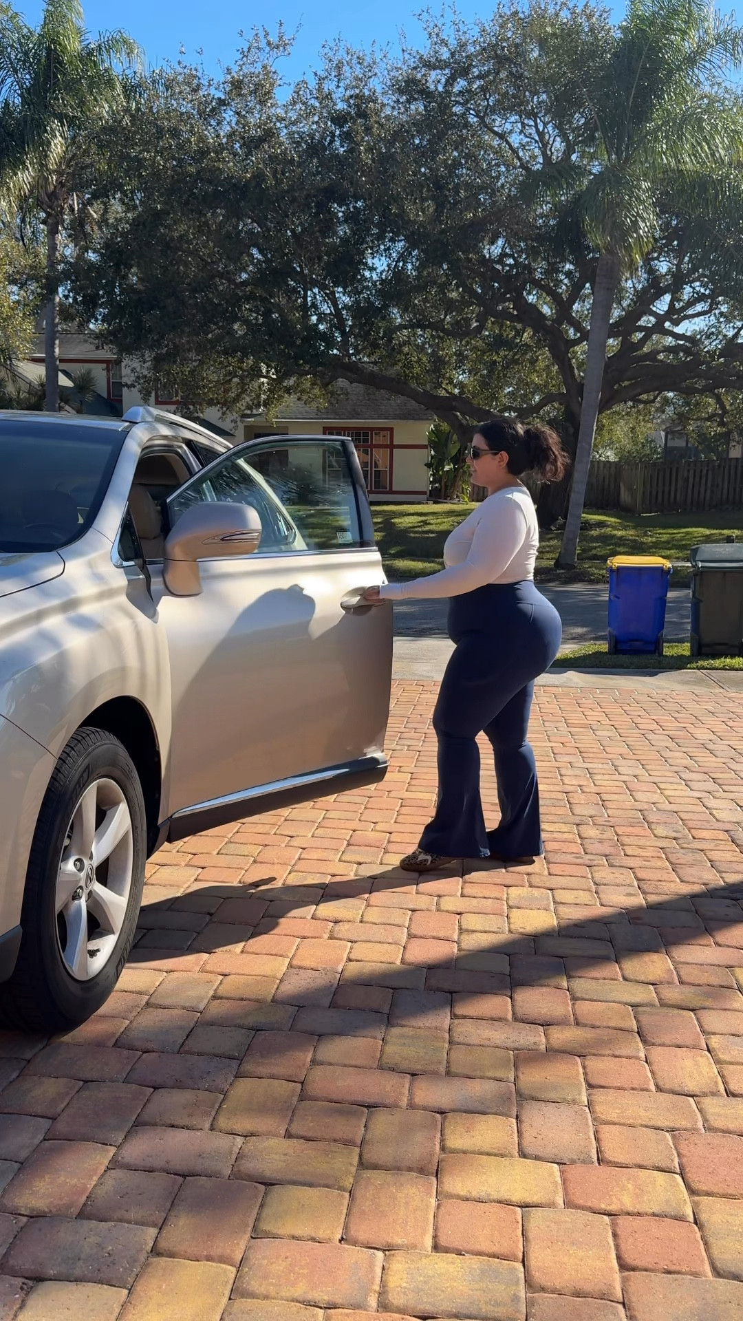 Running errands but make it plus size activewear chic 🖤
This is your sign that comfy does not mean sloppy. These high-waisted leggings are buttery soft, sculpting without digging in, and actually stay up (no pulling, no adjusting 🙌). Paired with a long-sleeve cropped top that hugs in the right places and my go-to sneakers for all-day wear.

Perfect for:
• errands & carpool days
• casual walks
• travel outfits
• everyday athleisure looks

I’m wearing a plus size activewear outfit that moves with my body, not against it — and that’s the standard. Saving this for anyone building a comfy, confident capsule wardrobe 🤍

✨ Shop my exact plus size activewear look on LTK ✨

#plussizeactivewear #plussizeathleisure #curvyactivewear #plussizeleggings #plussizeoutfit #athleisurewear #curvyfashion #plussizefashion #comfortableoutfits #everydayactivewear #ltkcurvy #ltkplussize #bodypositivefashion #fatgirlfitness #confidenceincomfort 

#LTKMidsize #LTKActive #LTKPlusSize
