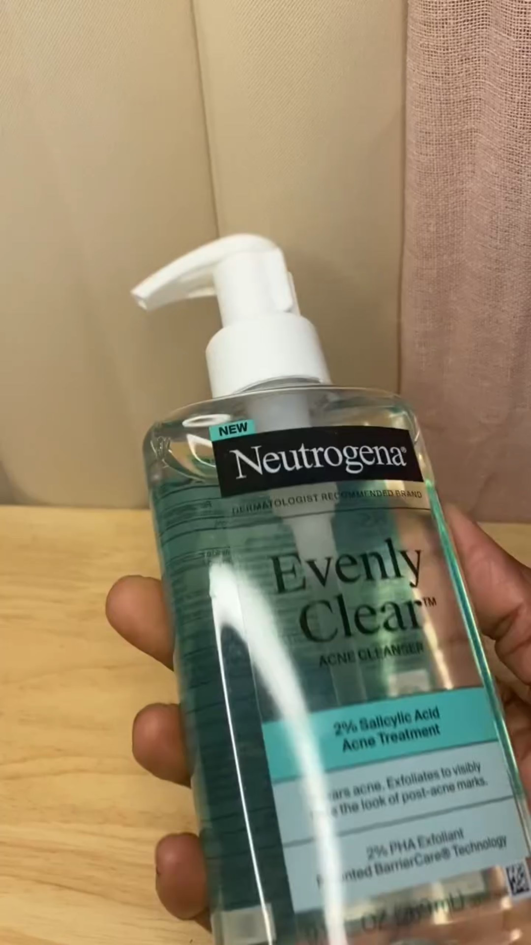 POV: You curate your skincare like you curate your home ✨

#EvenlyClear by @is my current go-to for brighter, more even-looking skin......
Soft radiance is always in. 🤍

#Neutrogena #gifted #SkincareTikTok #acneskincare @neutrogena

 SoftLifeAesthetic

#LTKselfcare #LTKBeauty #LTKmomlife