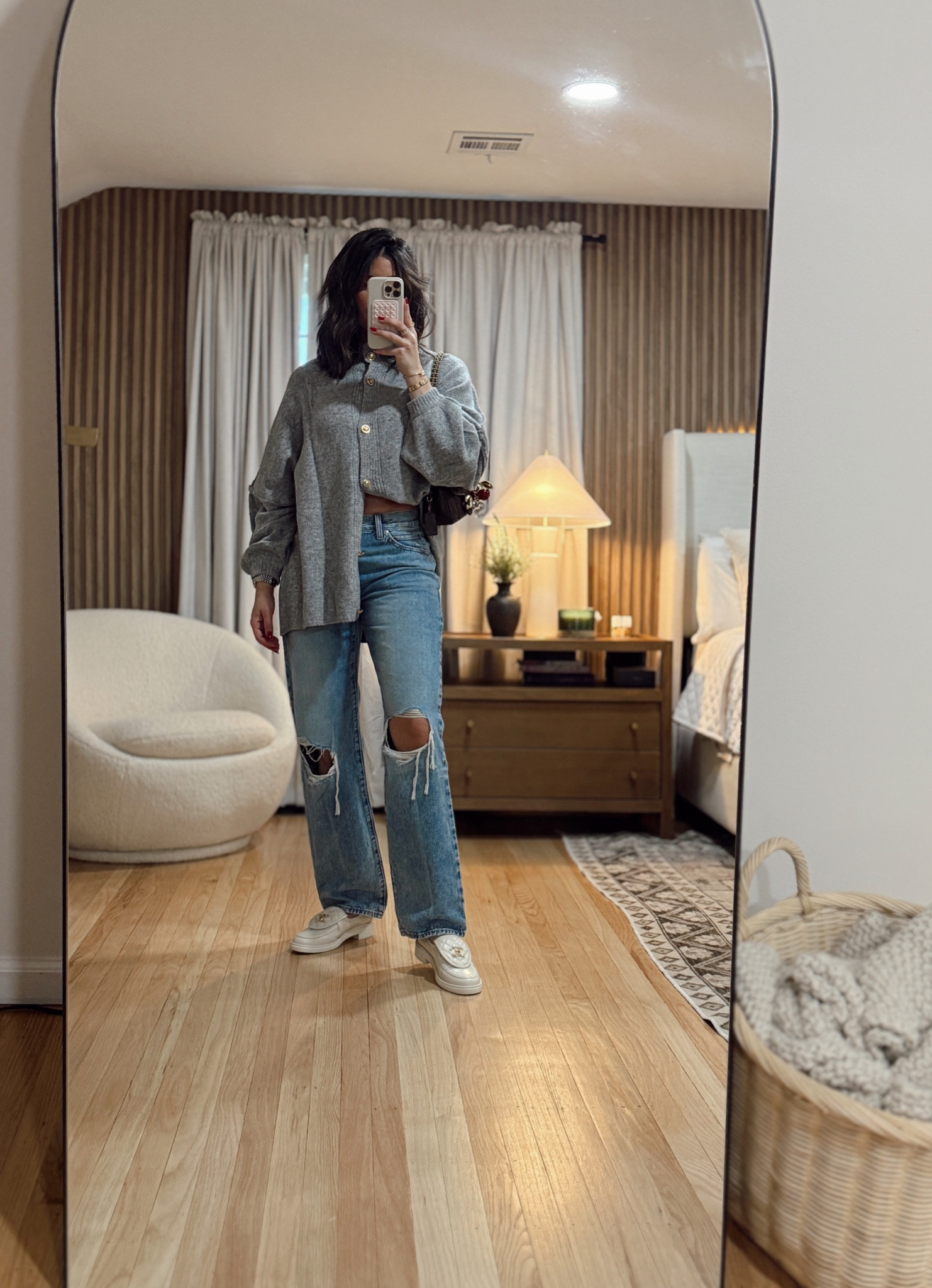 From happy hour to date night by just changing the shoes🫱🏻‍🫲🏼
Jeans im wearing 27 (im usually a 26) 
Sweater a M for an oversized look 

#LTKFindsUnder50 #LTKStyleTip #LTKSeasonal