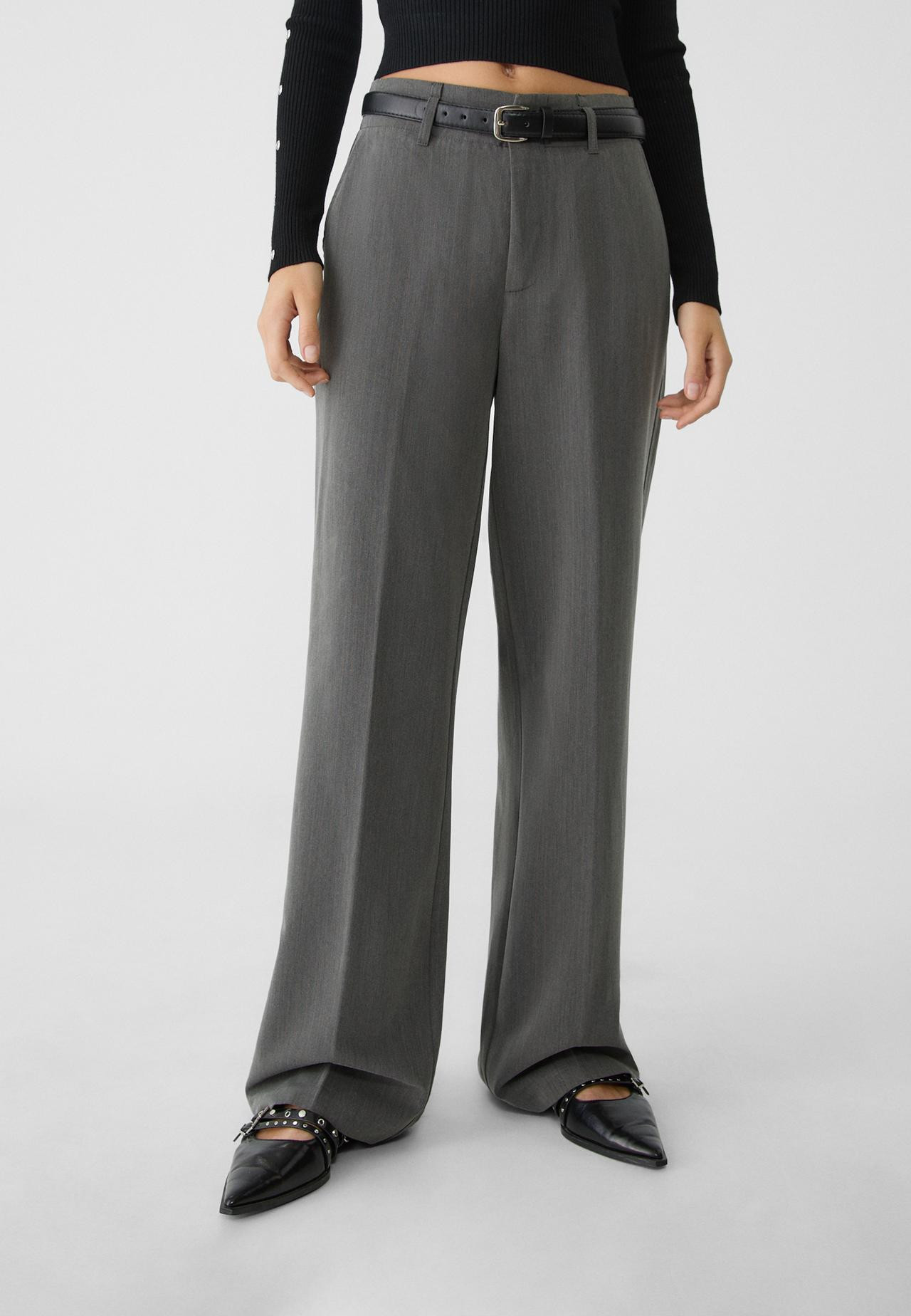 Pantalon fluide droit habillé avec ceinture | Stradivarius (FR)