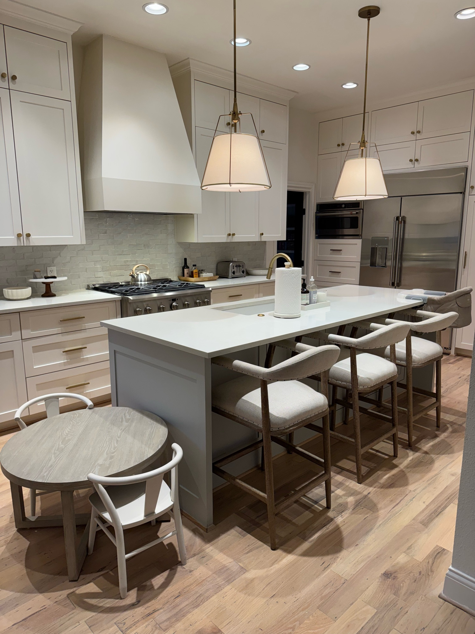 My kitchen! Linking some of my favorites from @amazon here. 

#amazonpartner #newyear2025 #founditonamazon #amazon @amazoninfluencerprogram 

#LTKHome #LTKFindsUnder100 #LTKSeasonal