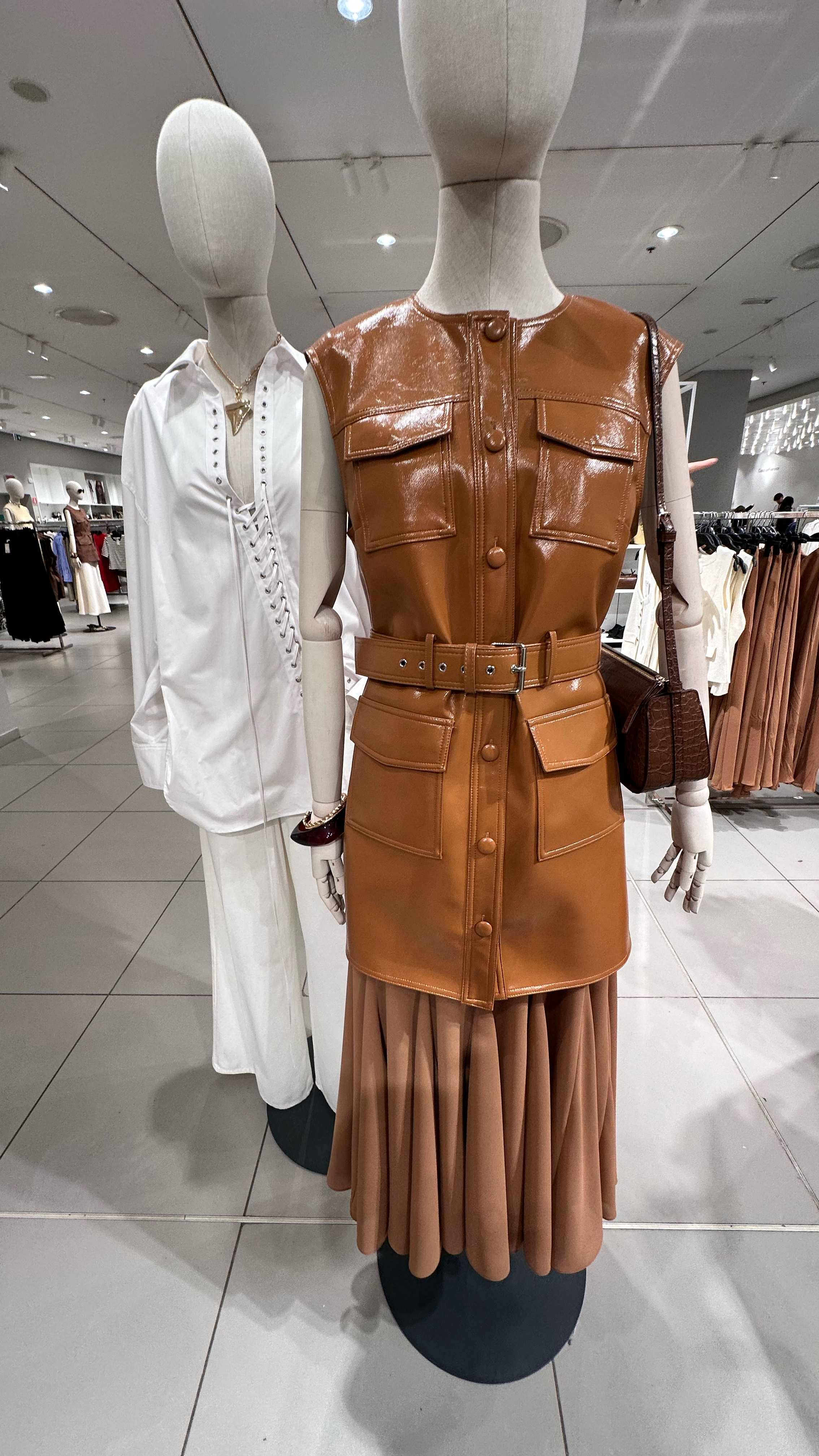 This stunning faux leather gilet paired with a chiffon midi skirt is giving elevated neutrals and boss energy. Perfect for spring layering or a chic office look. The warm camel tones blend beautifully with the soft texture of the skirt — polished yet feminine.
The white outfit in the back? A timeless, structured set from H&M’s newest drop — elegant, minimal, and effortlessly sophisticated.

Both are great staples if you’re curating a neutral, modest, or capsule wardrobe this season.

Shop the look
#HMxMe #NeutralStyle #LTKSpring #LTKChic #CapsuleStyle #ModestOutfits #FauxLeather #SpringLayers #EffortlessStyle #LTKFinds #MinimalFashion


#LTKspring #LTKeurope #LTKworkwear