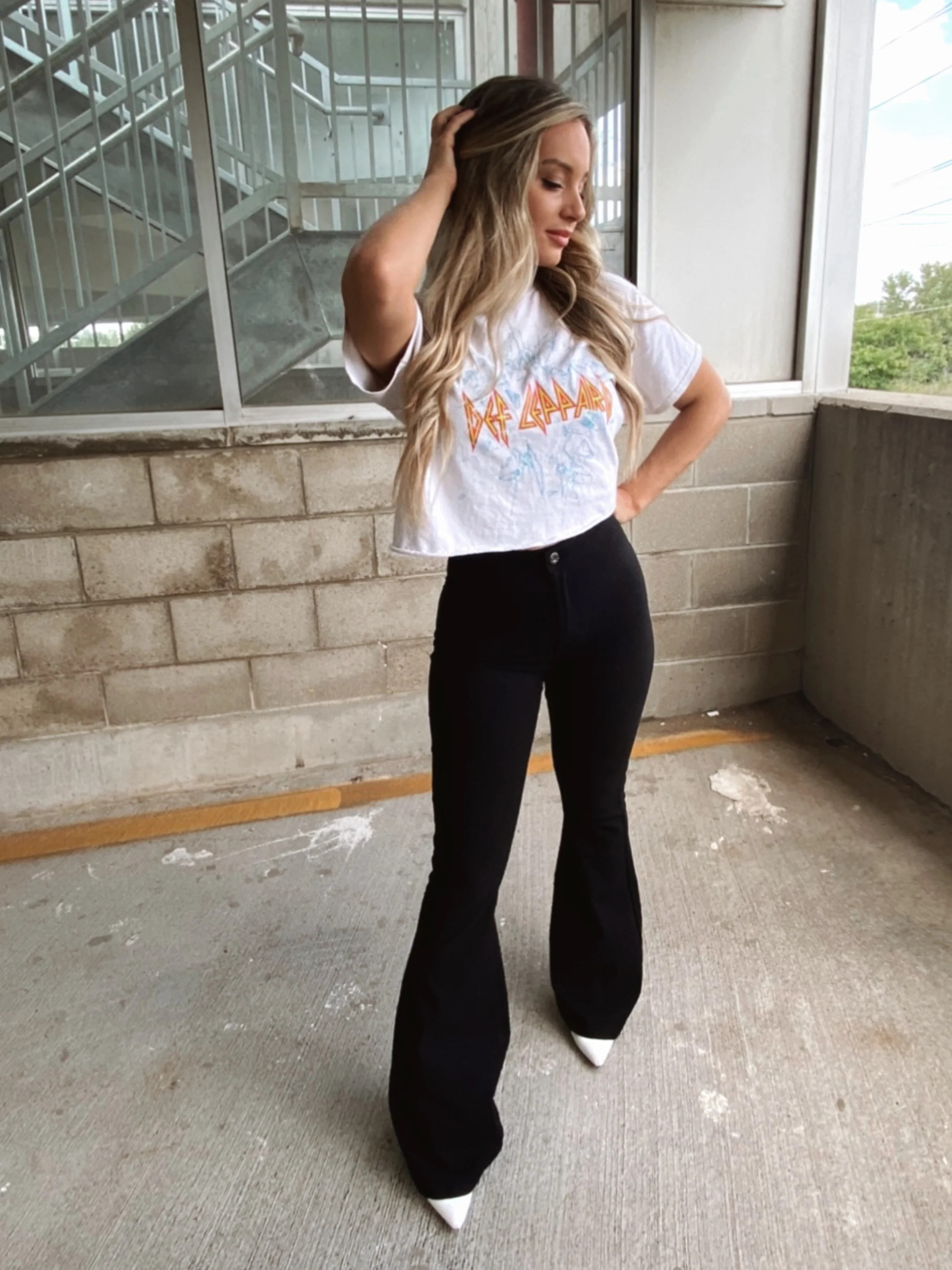 Fiona High Waisted Bell Bottom Flare Jeans - Black | Willow Boutique