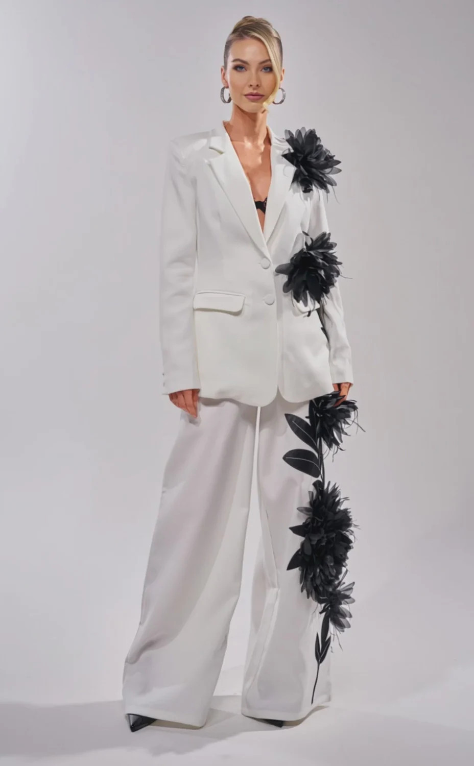 IN FULL BLOOM APPLIQUE BLAZER | AKIRA
