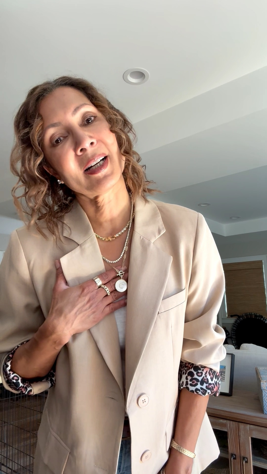 Sharing my travel OOTD and elevating the look with jewelry faves from Melinda Maria!