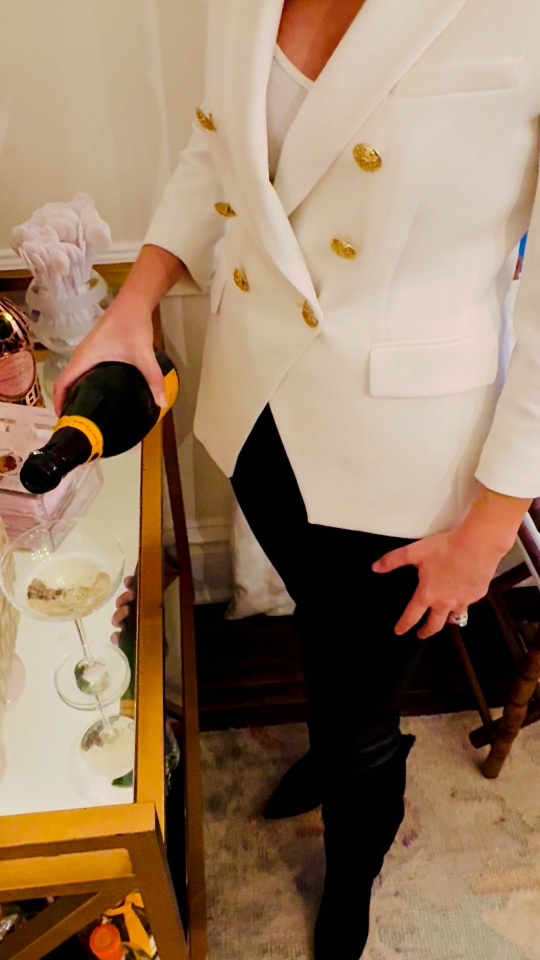 Nothing in my wardrobe goes as many places as a blazer with a little something extra, a great-fitting pair of leather pants, a sophisticated wear-all-day-boot, and an envelope clutch for the essentials, ie, lipgloss! Who needs a phone when your family and friends are all at the party?! Check out these picks from @neimanmarcus that will be favorites for years to come! Cheers to a wonderful holiday season and a happy new year! #neimanmarcus #neimanmarcuspartner
