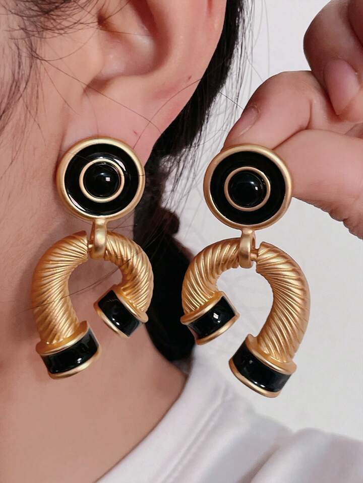 1pc Vintage Black Enamel Niche Designed Elegant Silver Pin Lucky Horseshoe Fashion High-End Earrings For Ladies Daily/Party Wear | SHEIN