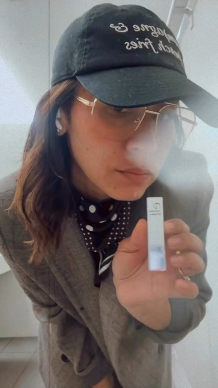Airport look. + lip 👄 balm ✅ #airportlook 

Tienes todo el look , comenta brown ✅

#ootdfashion #oodt #beauty #fashionblogger