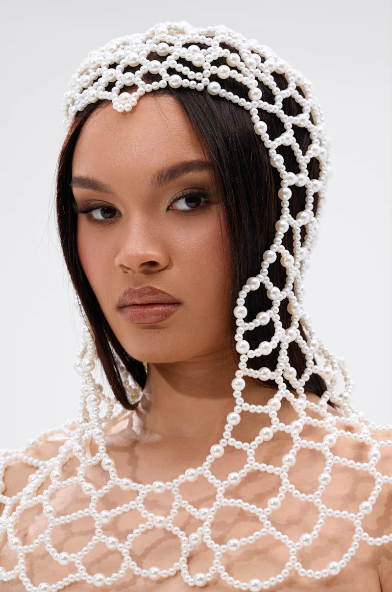 ELEGANT VIBES PEARL HEADPIECE | AKIRA