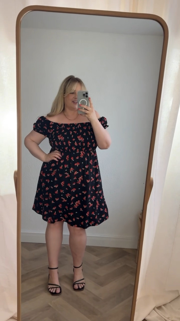 Kurzes Blumenkleid

15 % sparen bei Bon Prix mit dem Code: bp15beauty
(Gültigkeit: 13.07. -einschl. 15.07.2026; 15% auf Alles; einmalig einlösbar pro Kundin; gilt in DE App & Webshop)

#plussizefashion #muster #kleid #curvy #summerdress

#LTKdeutschland #LTKplussize #LTKkleider