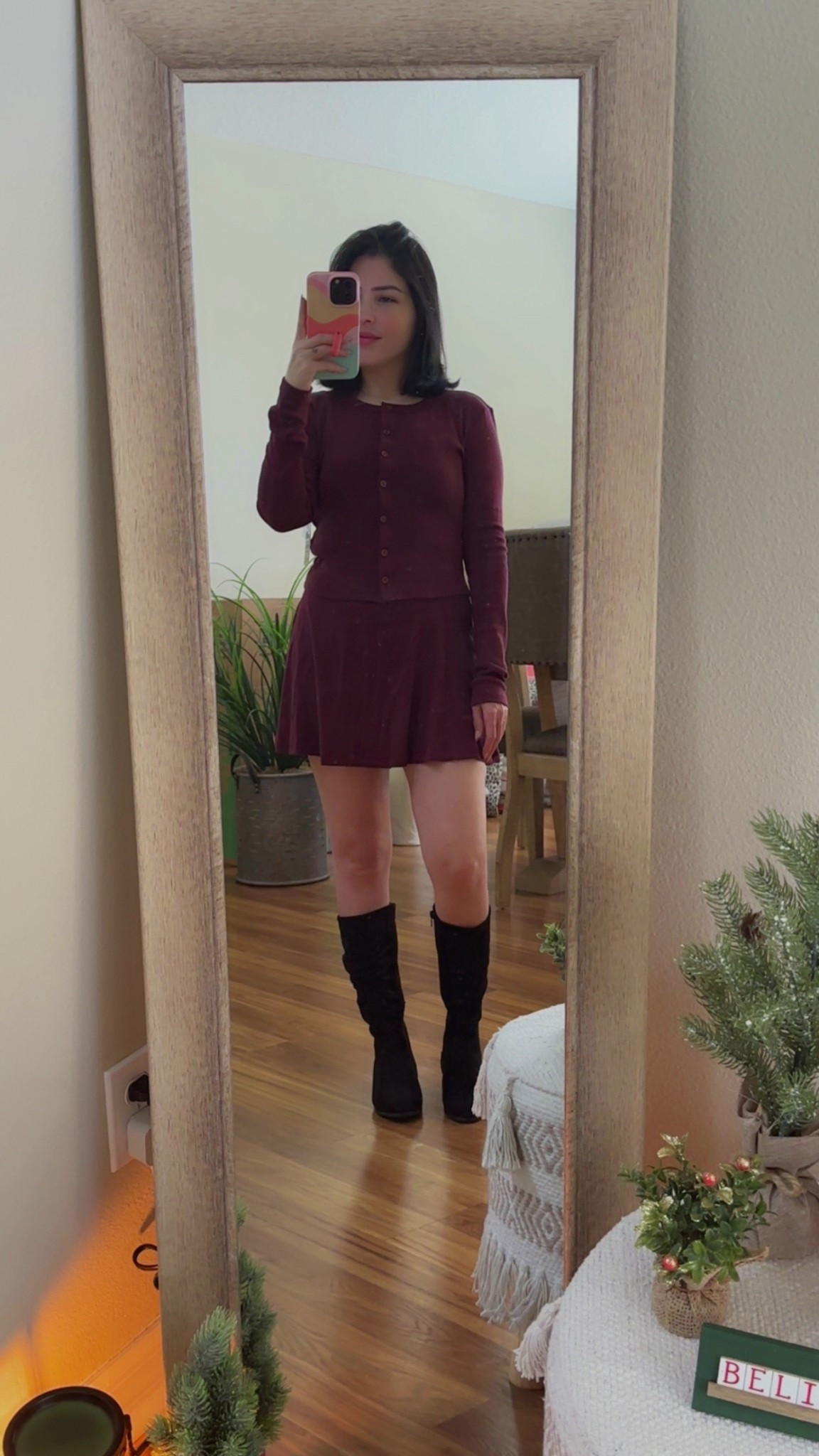 Este set es un 20/10 lo llevo puesto XXS. Es muy cómodo, la camisa en la parte de los brazos es un poco ajustada y la falda tiene pantalón integrado. Las botas son talla 2 de niña por qué soy muy petite pero, dejé unas ancladas de Walmart súper lindas para mujer. 🎁🎁

#LTKFindsUnder50 #LTKPetite #LTKootd