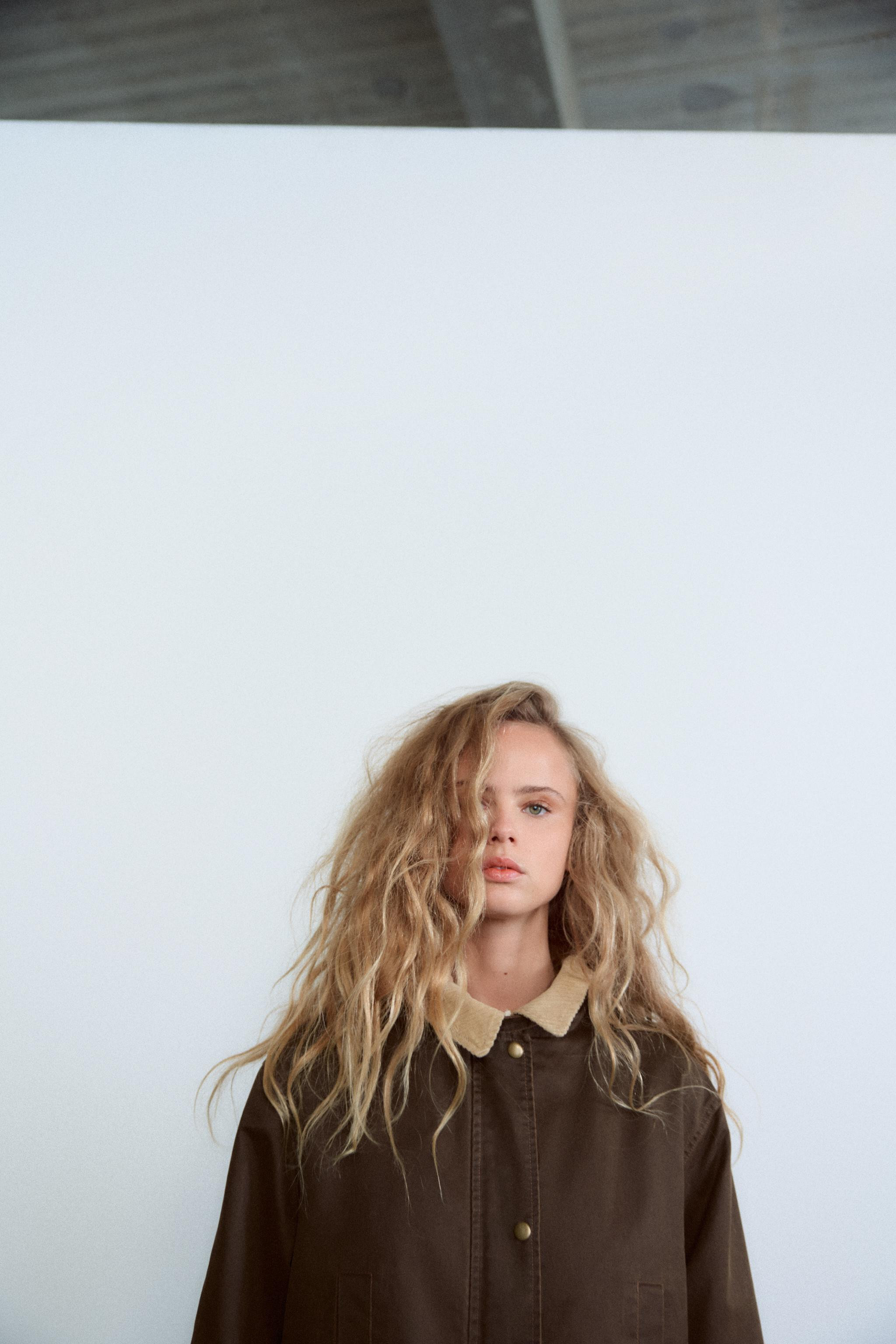 CONTRAST COLLAR JACKET | Zara UK