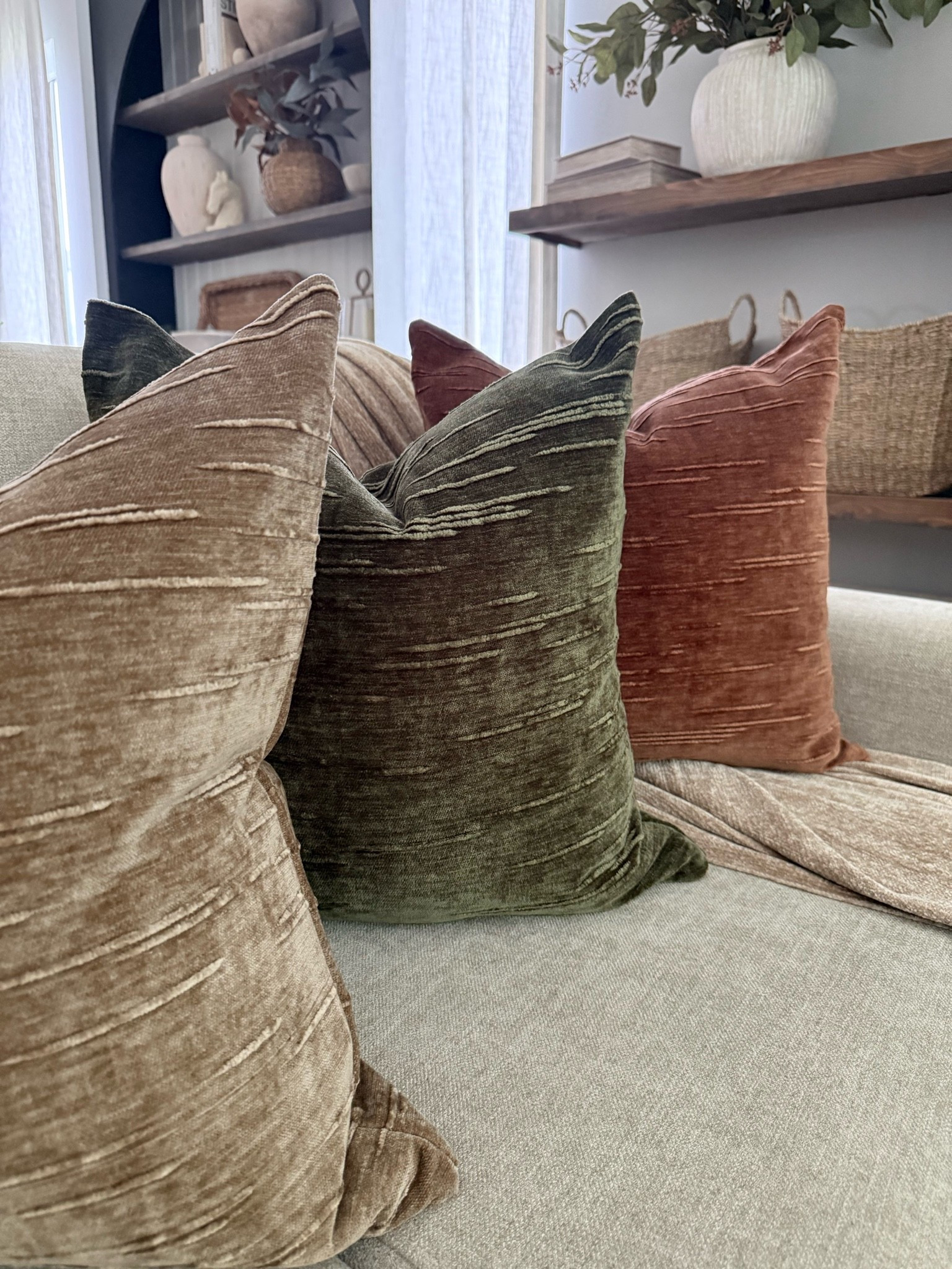 Rich tones for Fall🤎
I absolutely love these textured chenille cushion covers.. deep rich colors and the softest texture. 
Colors are: cocoa, chive, beaver 
Perfect for a seasonal refresh🤎🤎
