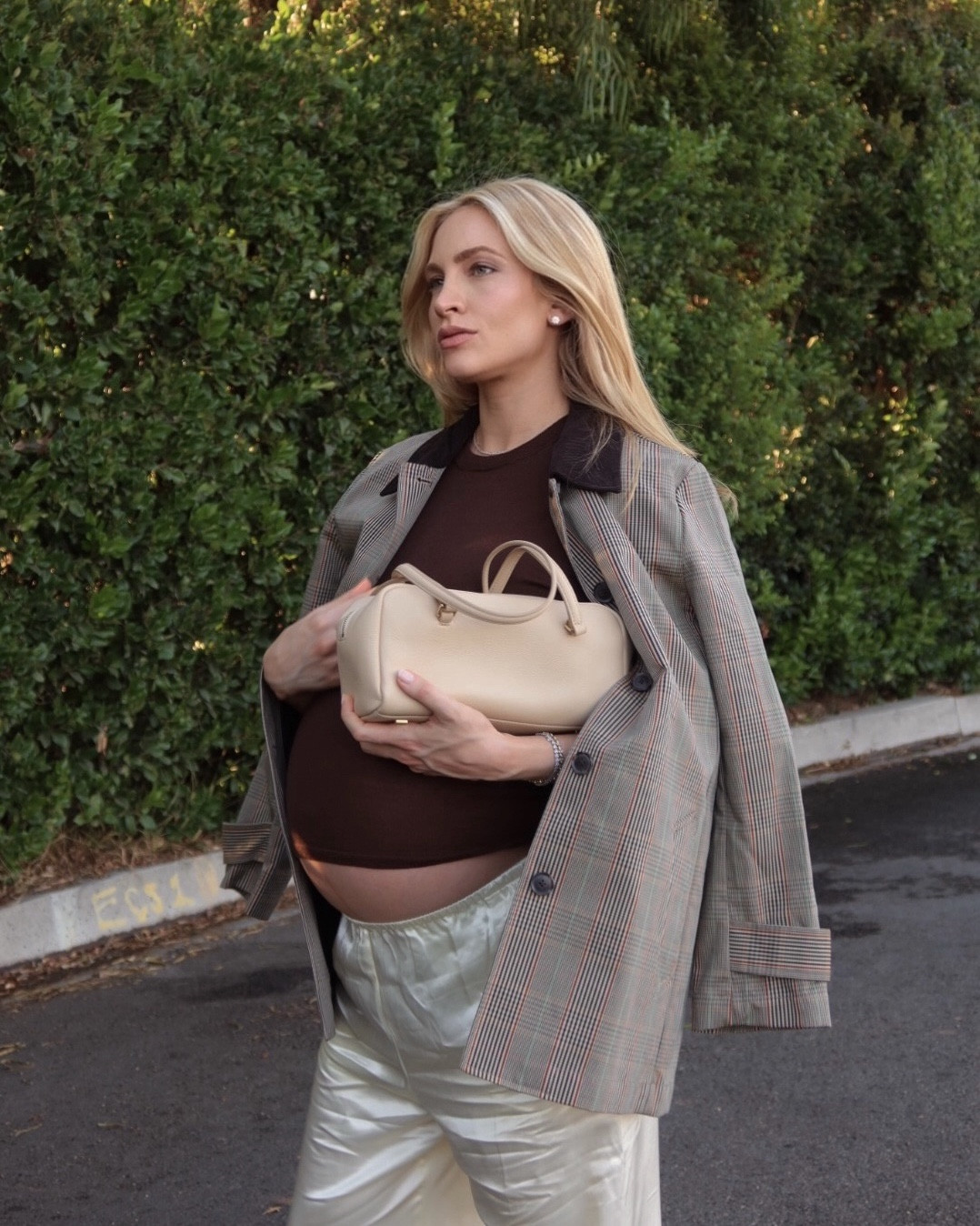 Easing into crisp mornings, hot lattes and those yummy autumn layers (with a side of fully baked baby bump..)  🍂🍁 wearing all new @jcrew 

Sizes worn here:
Blazer - Small (relaxed fit)
Pants - Small (elastic band)
Sweater - Small (TTS)

#injcrew #ad

#LTKStyleTip #LTKSeasonal