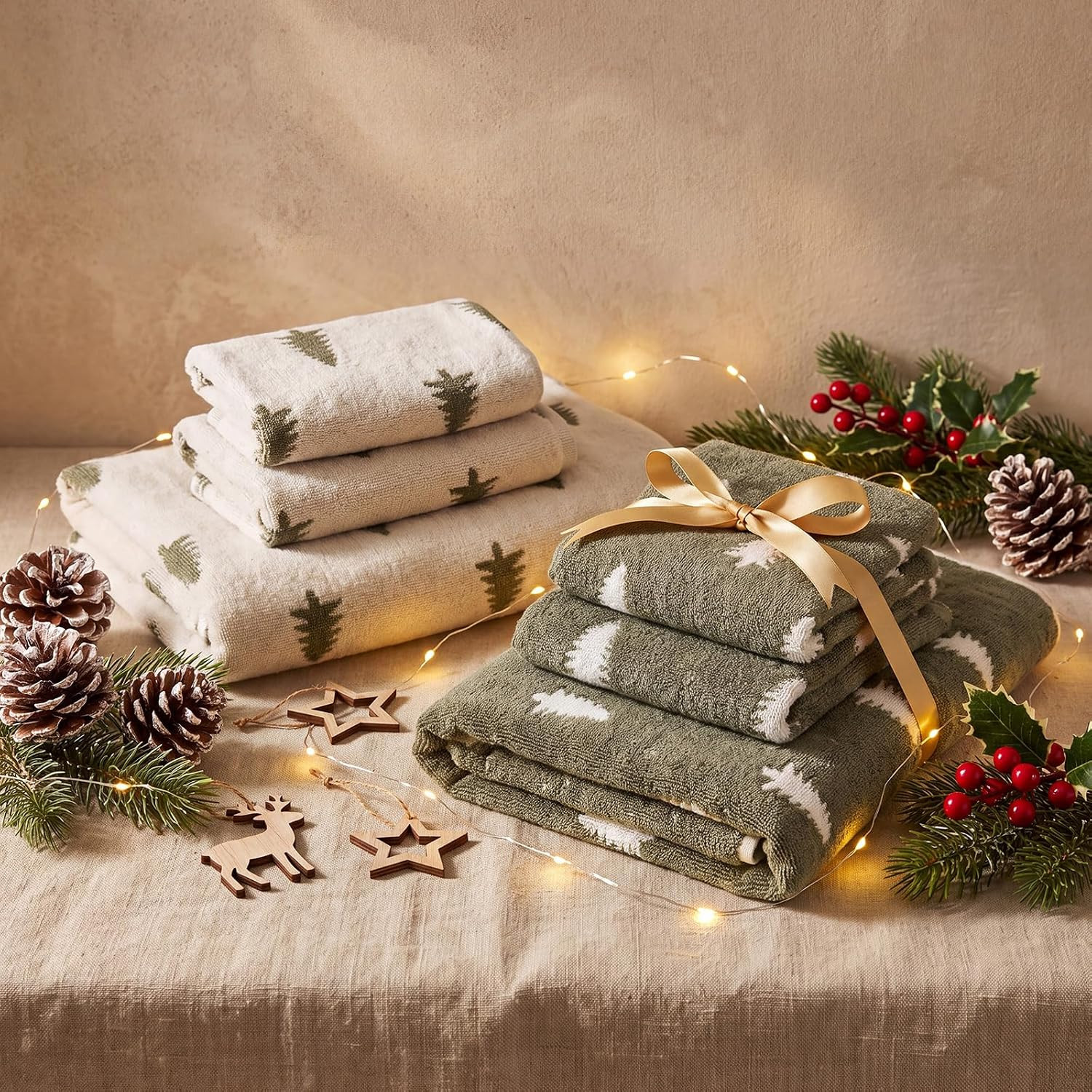 Peryiter 6 Pcs Decorative Christmas Bathroom Towels Set, Pine Tree, Green | Amazon (US)